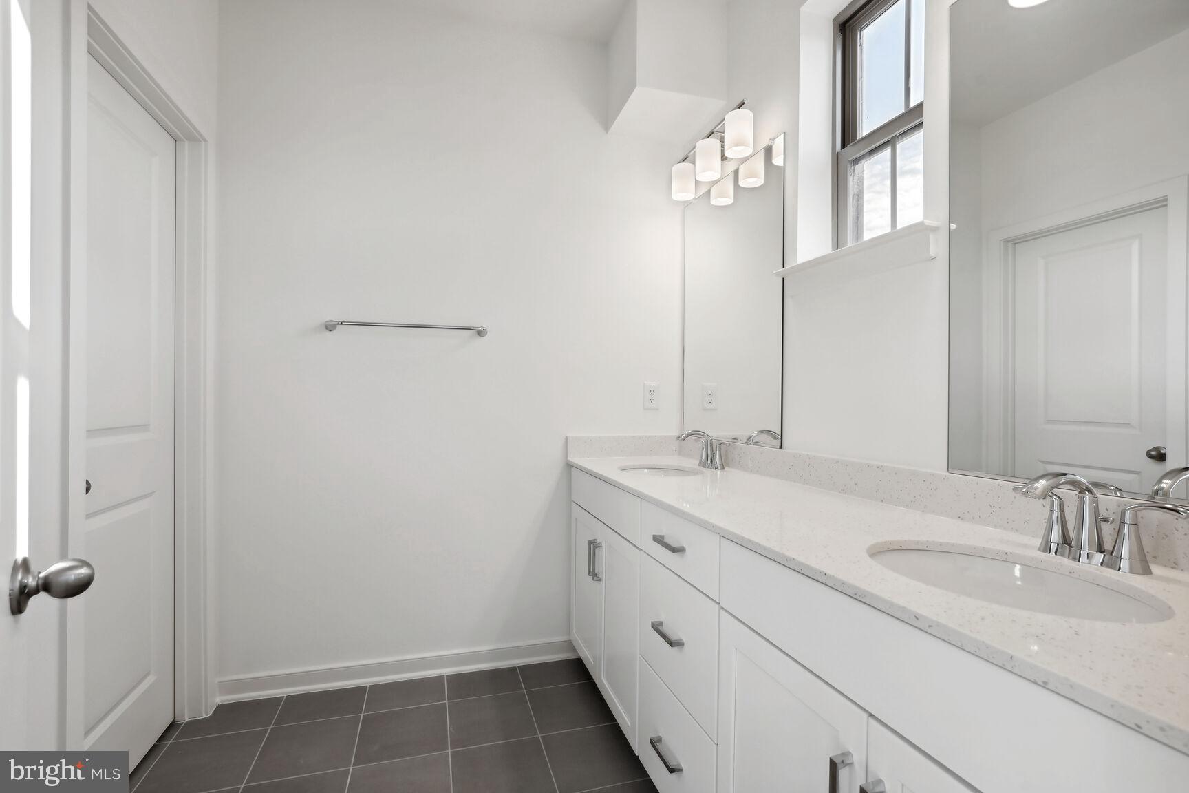 20923 Bluebird SQUARE