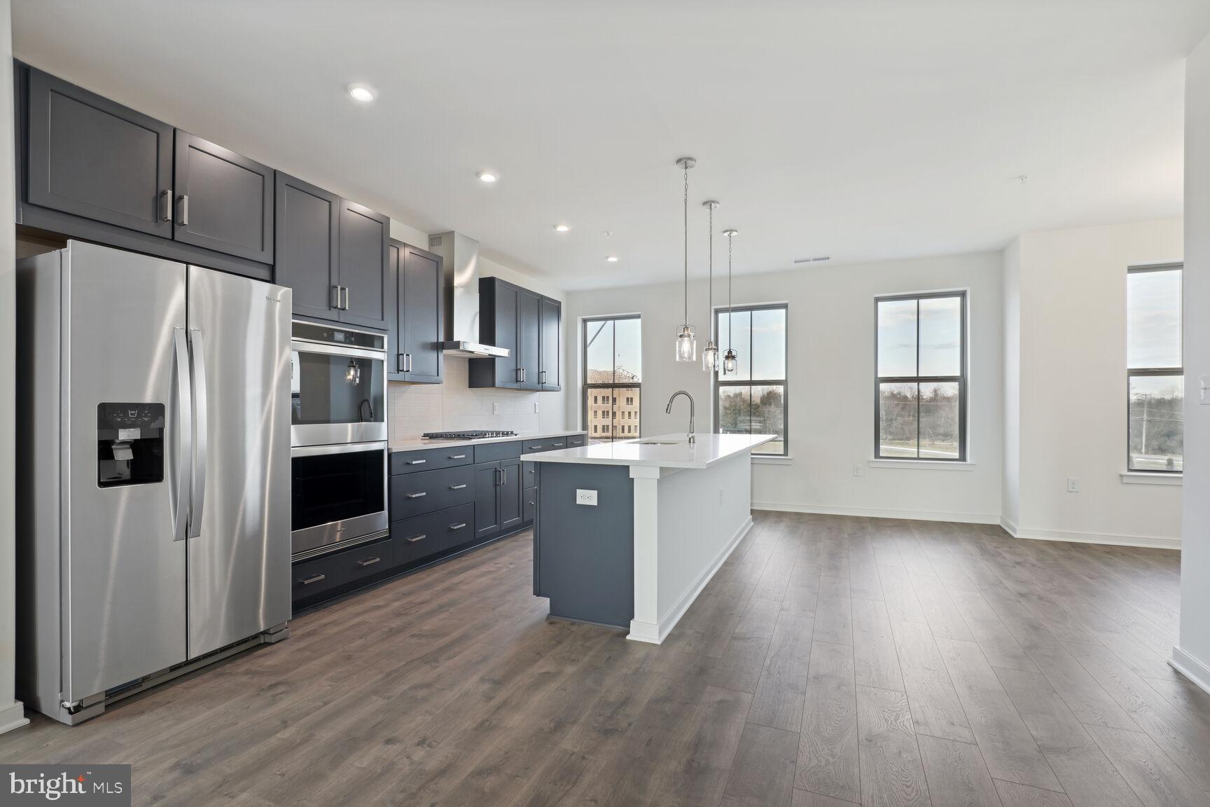20923 Bluebird SQUARE