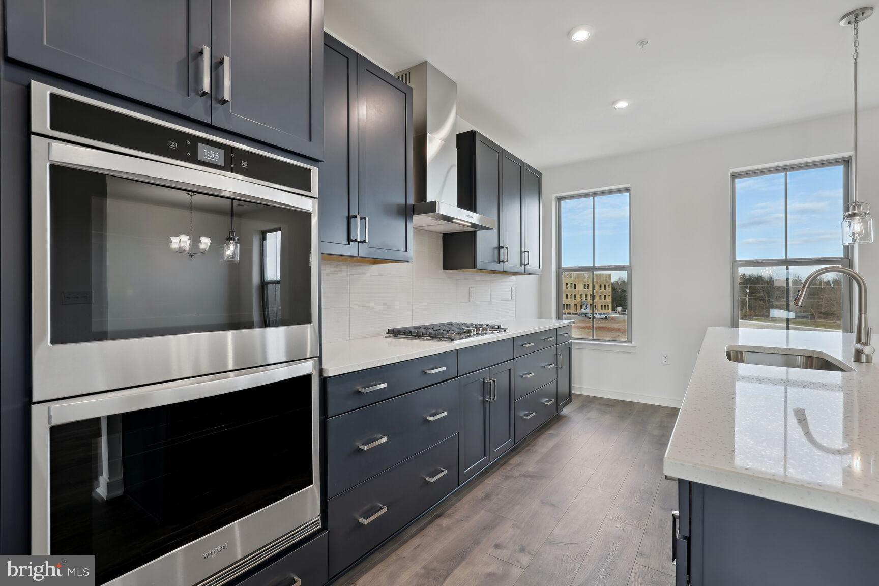 20923 Bluebird SQUARE