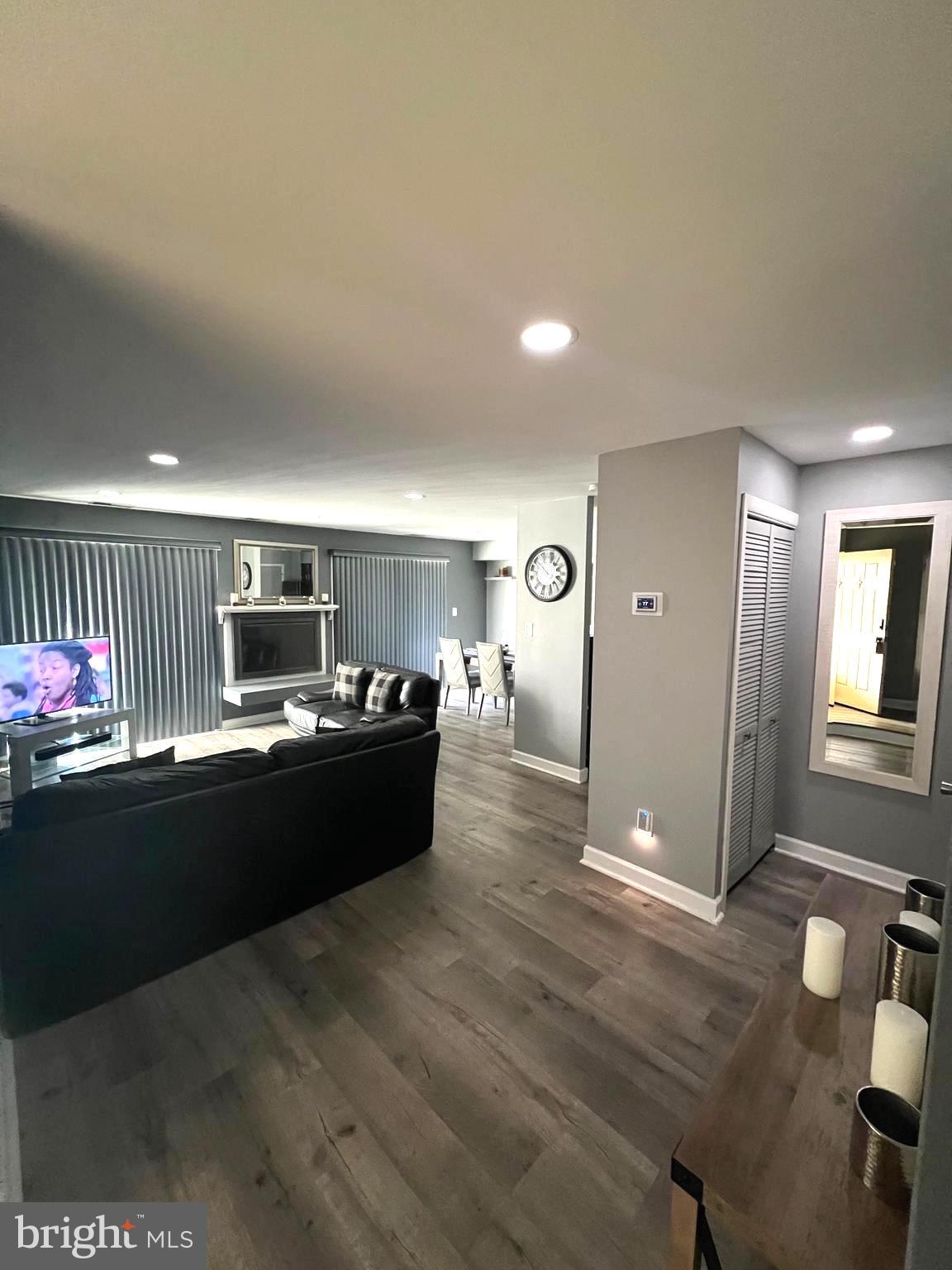 1042 Warwick COURT Unit: 7
