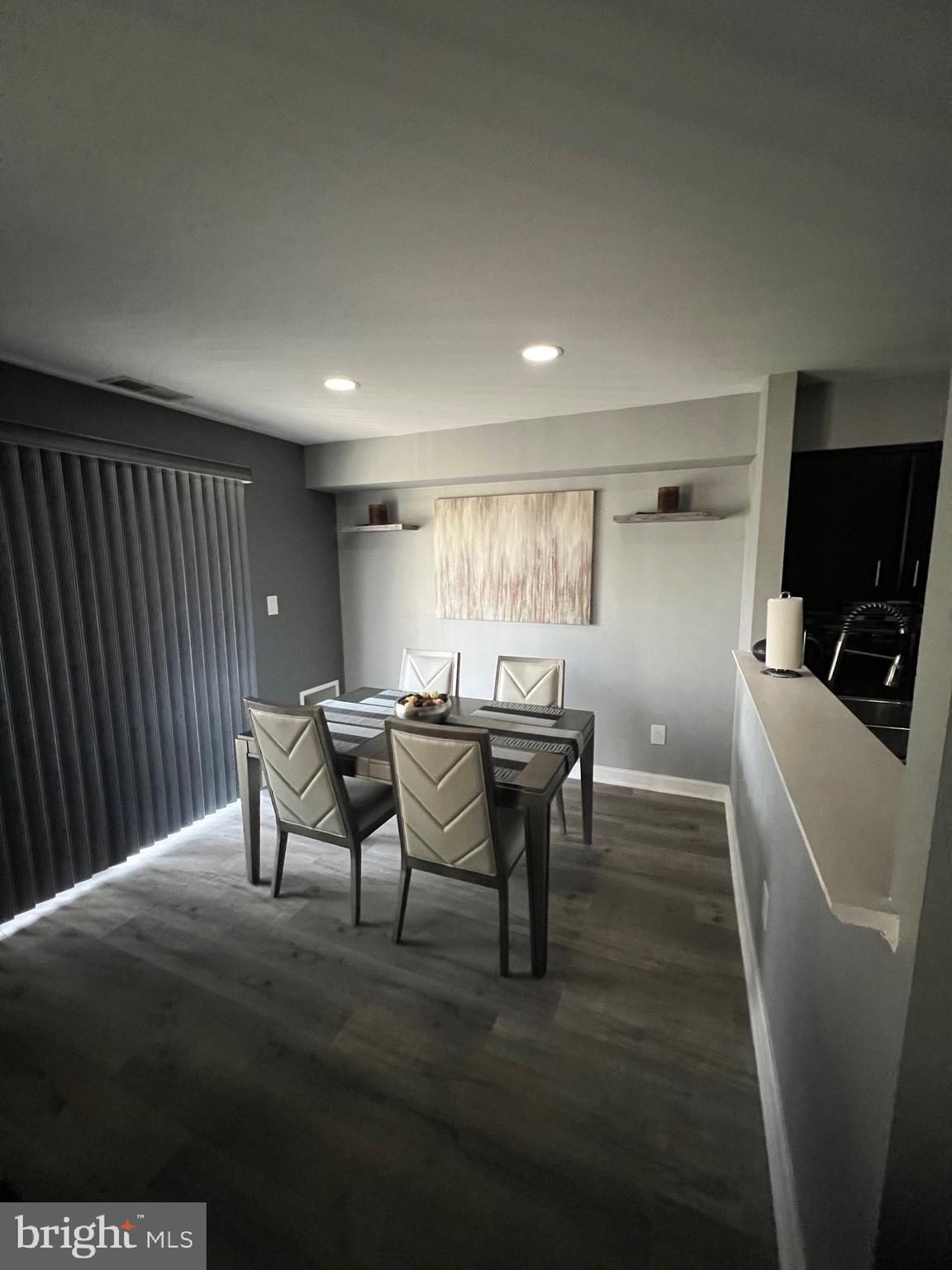 1042 Warwick COURT Unit: 7