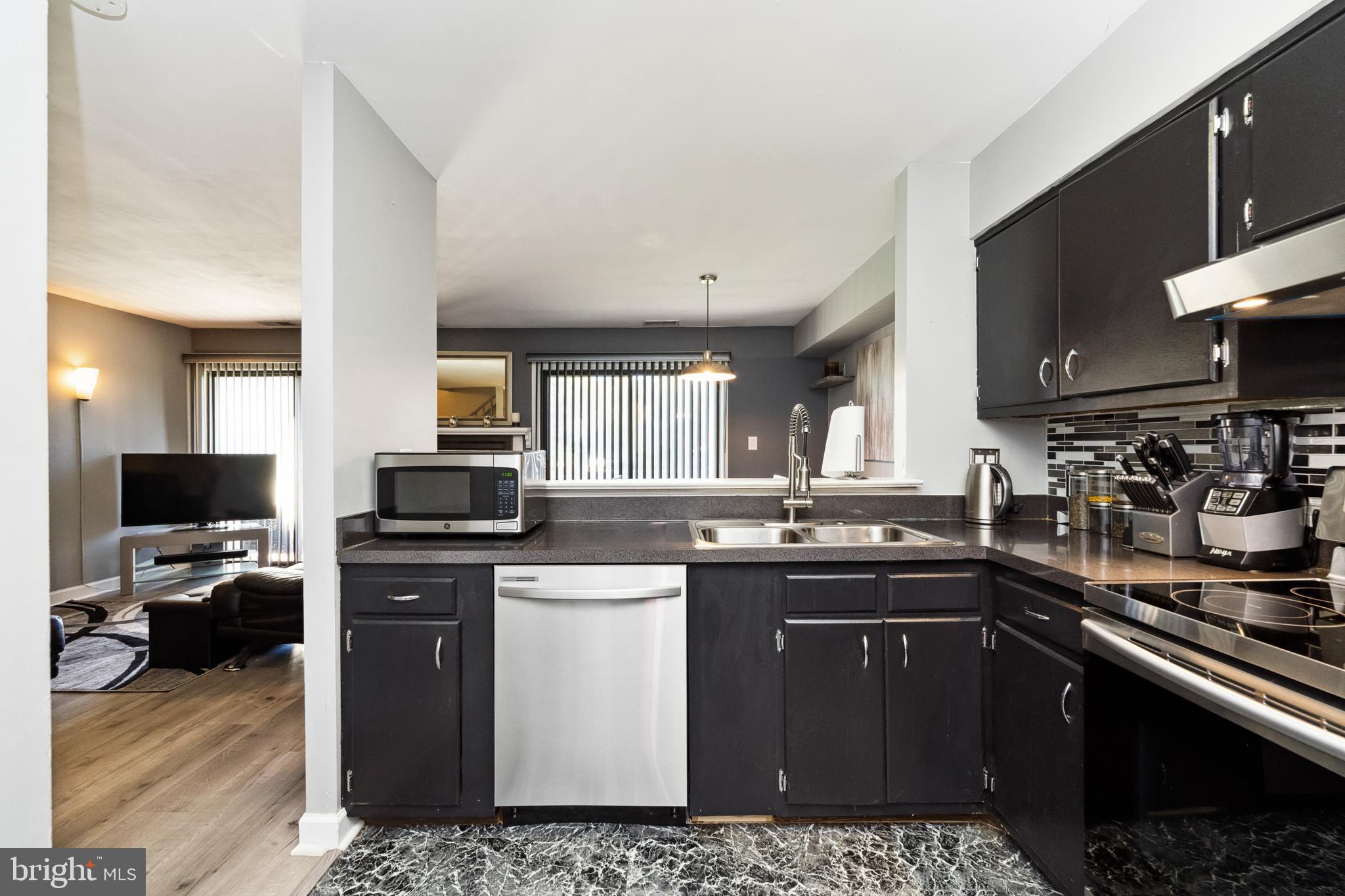 1042 Warwick COURT Unit: 7