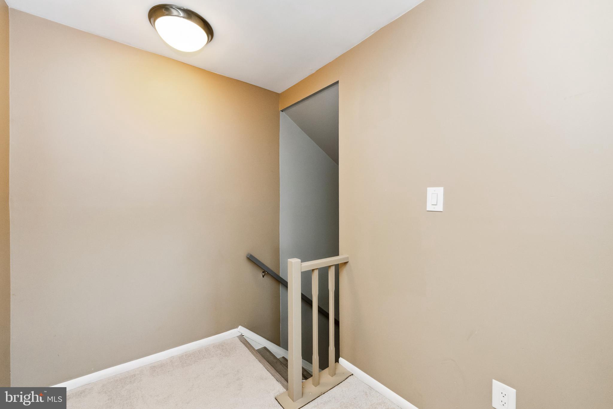 1042 Warwick COURT Unit: 7