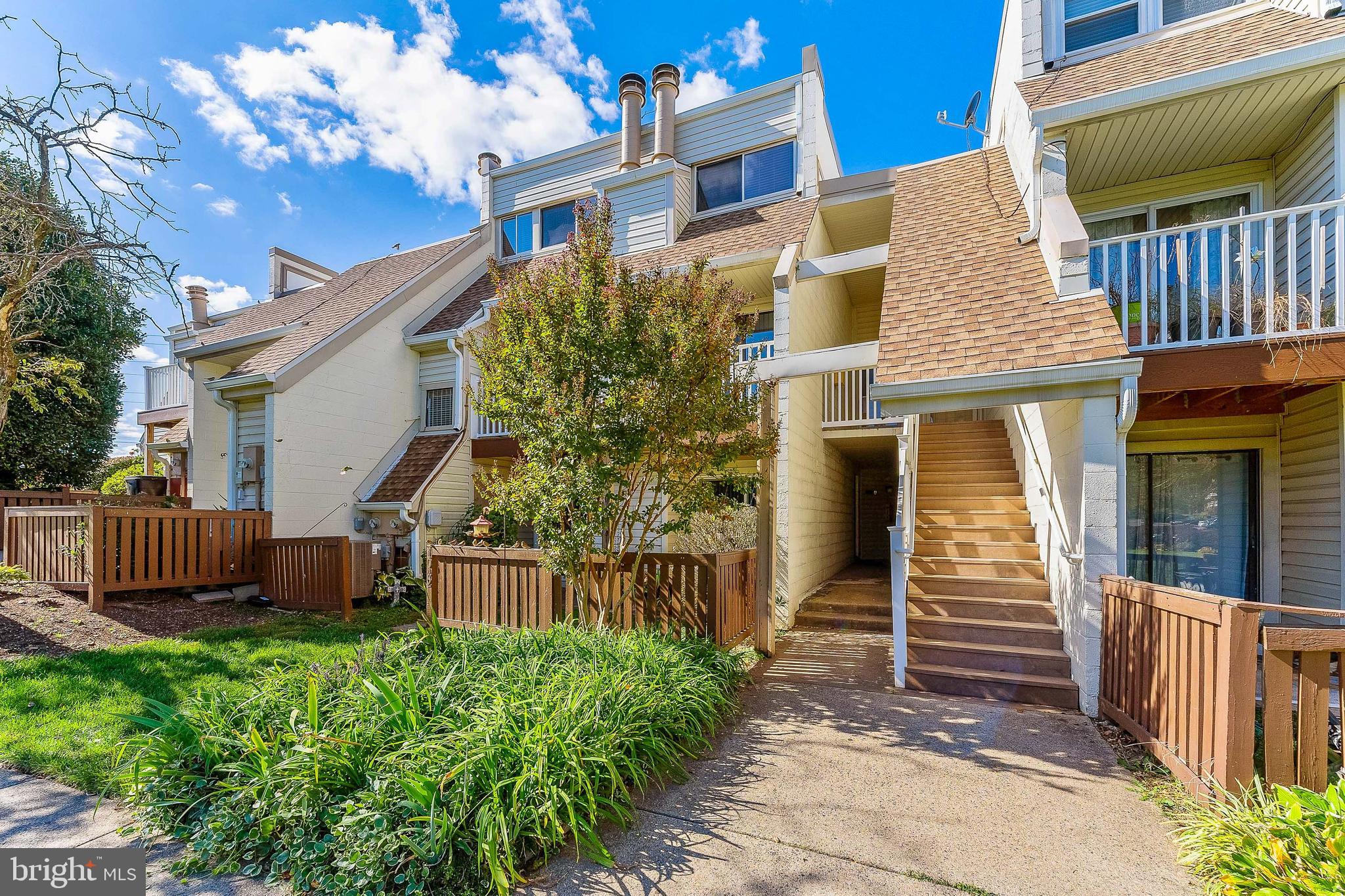 1042 Warwick COURT Unit: 7