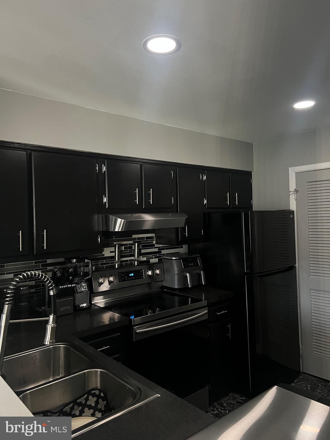 1042 Warwick COURT Unit: 7