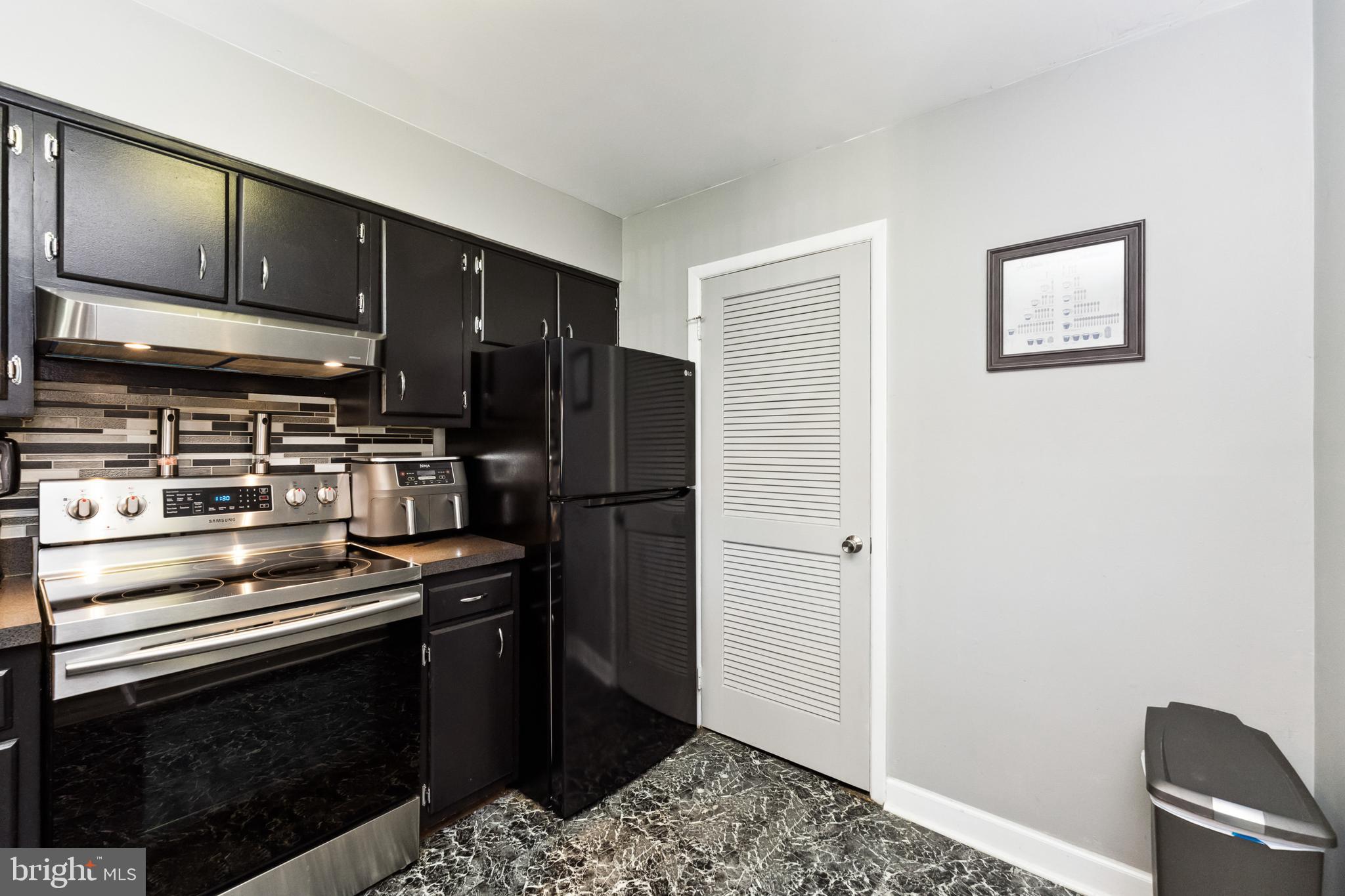 1042 Warwick COURT Unit: 7