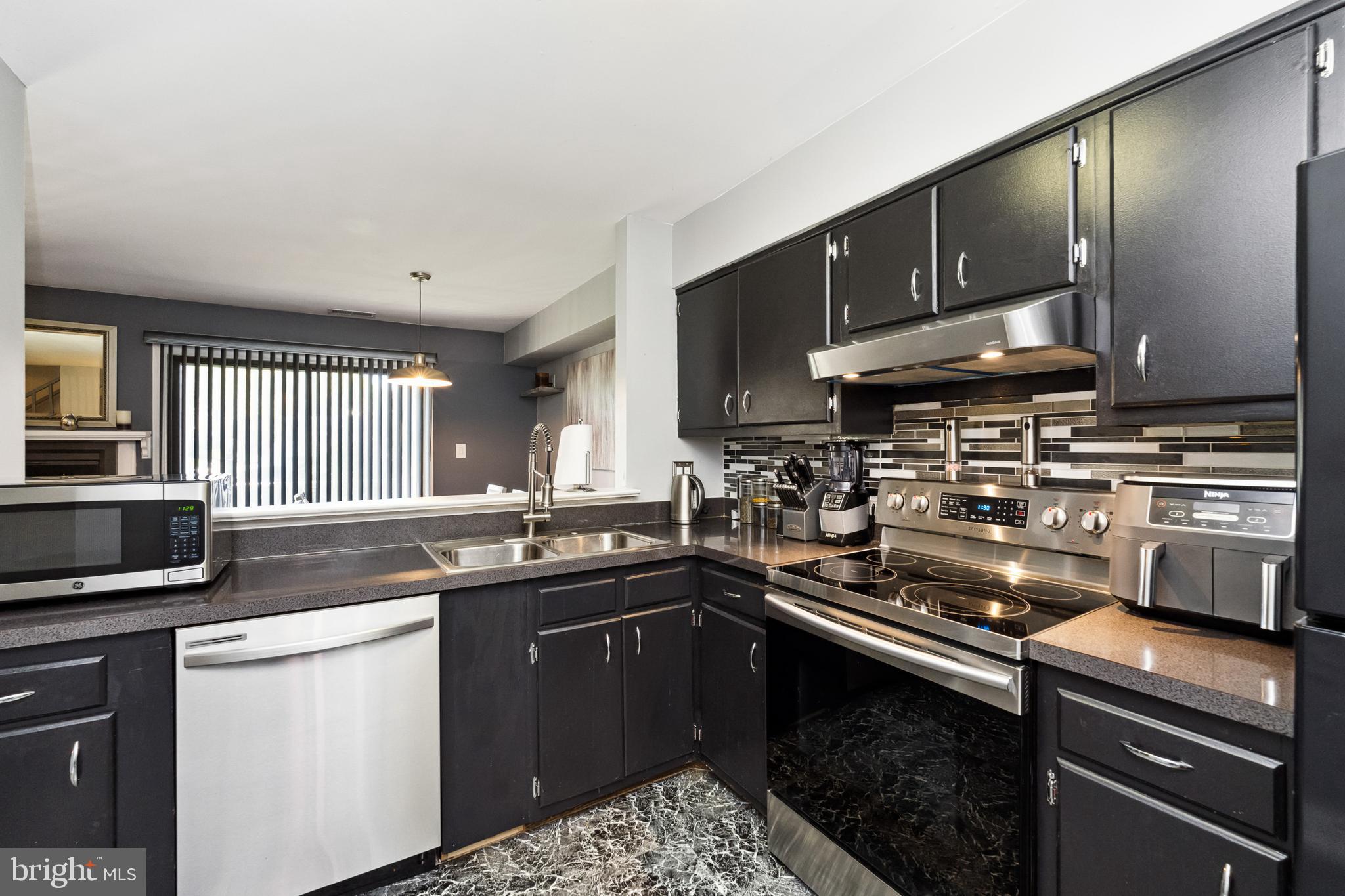 1042 Warwick COURT Unit: 7