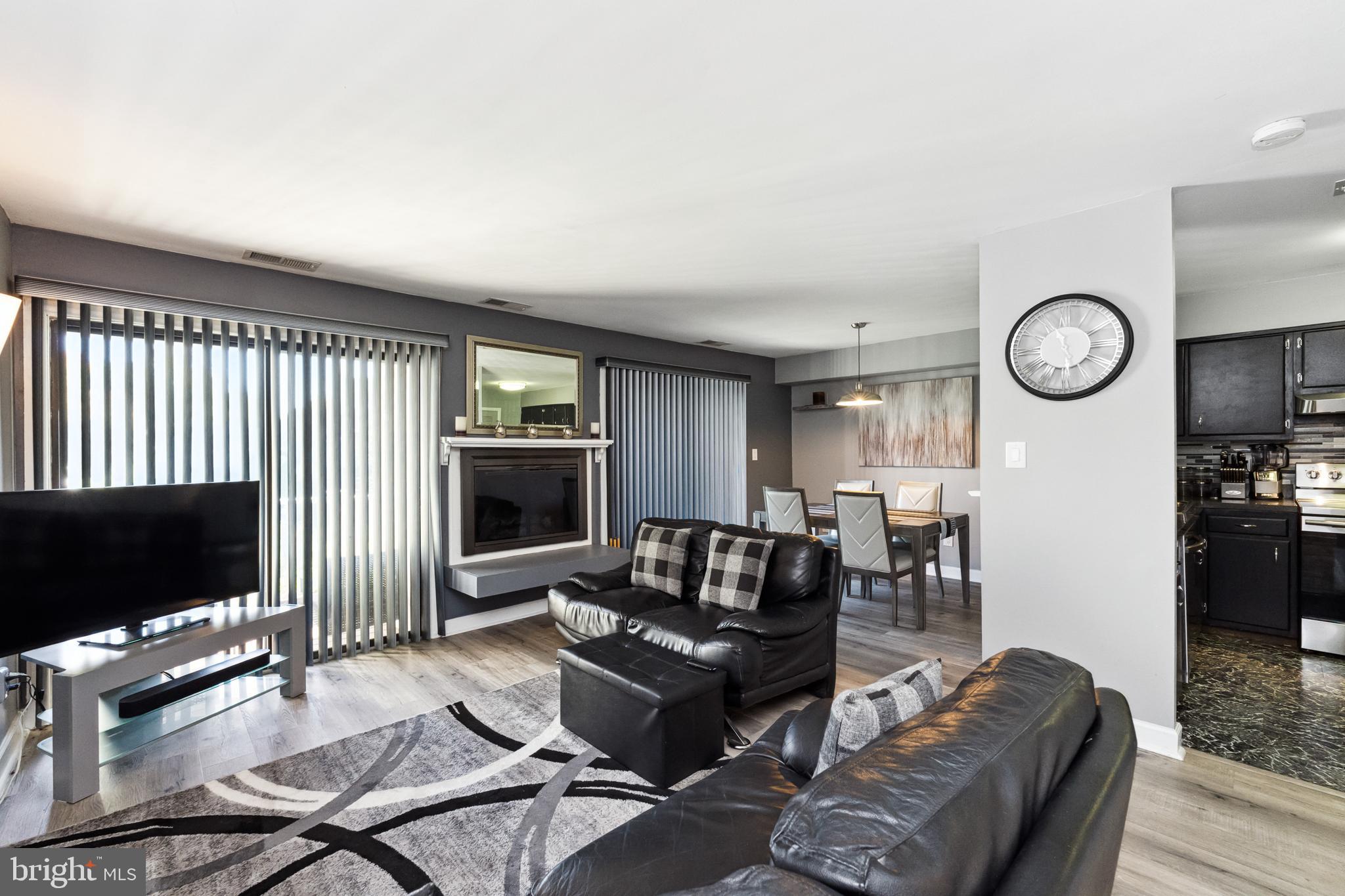 1042 Warwick COURT Unit: 7