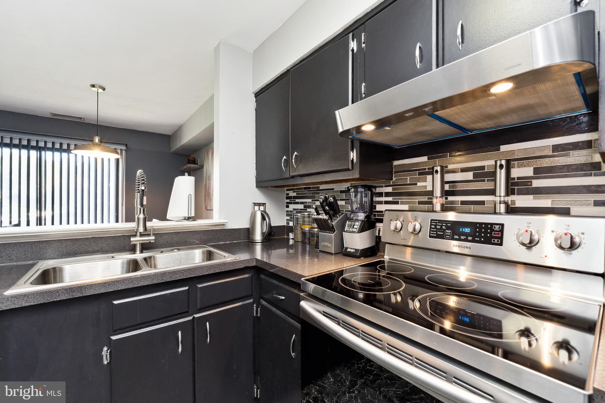 1042 Warwick COURT Unit: 7