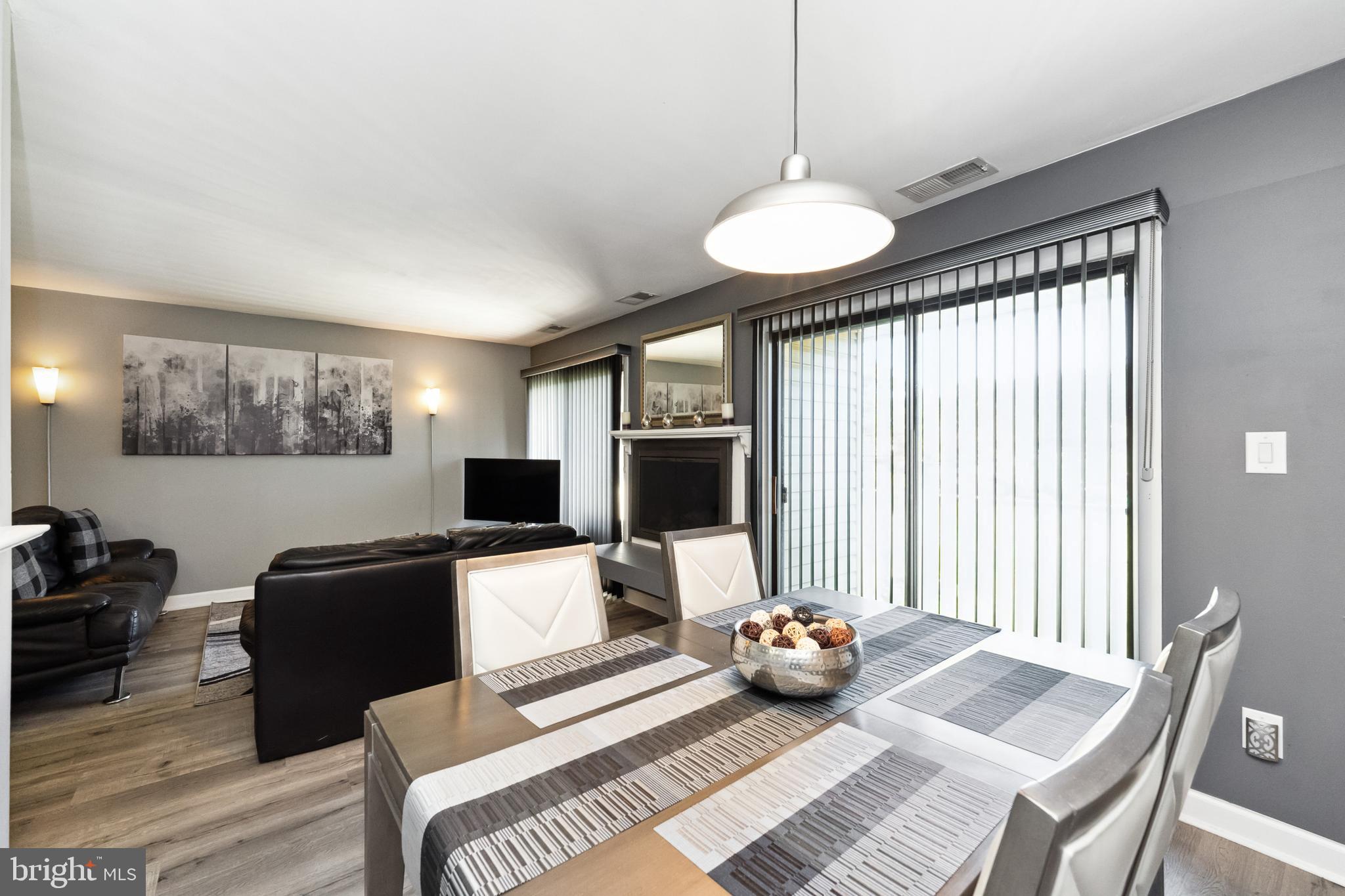 1042 Warwick COURT Unit: 7