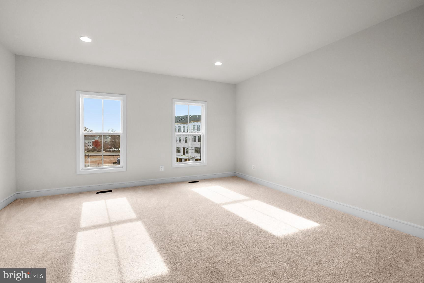 43423 Farringdon SQUARE