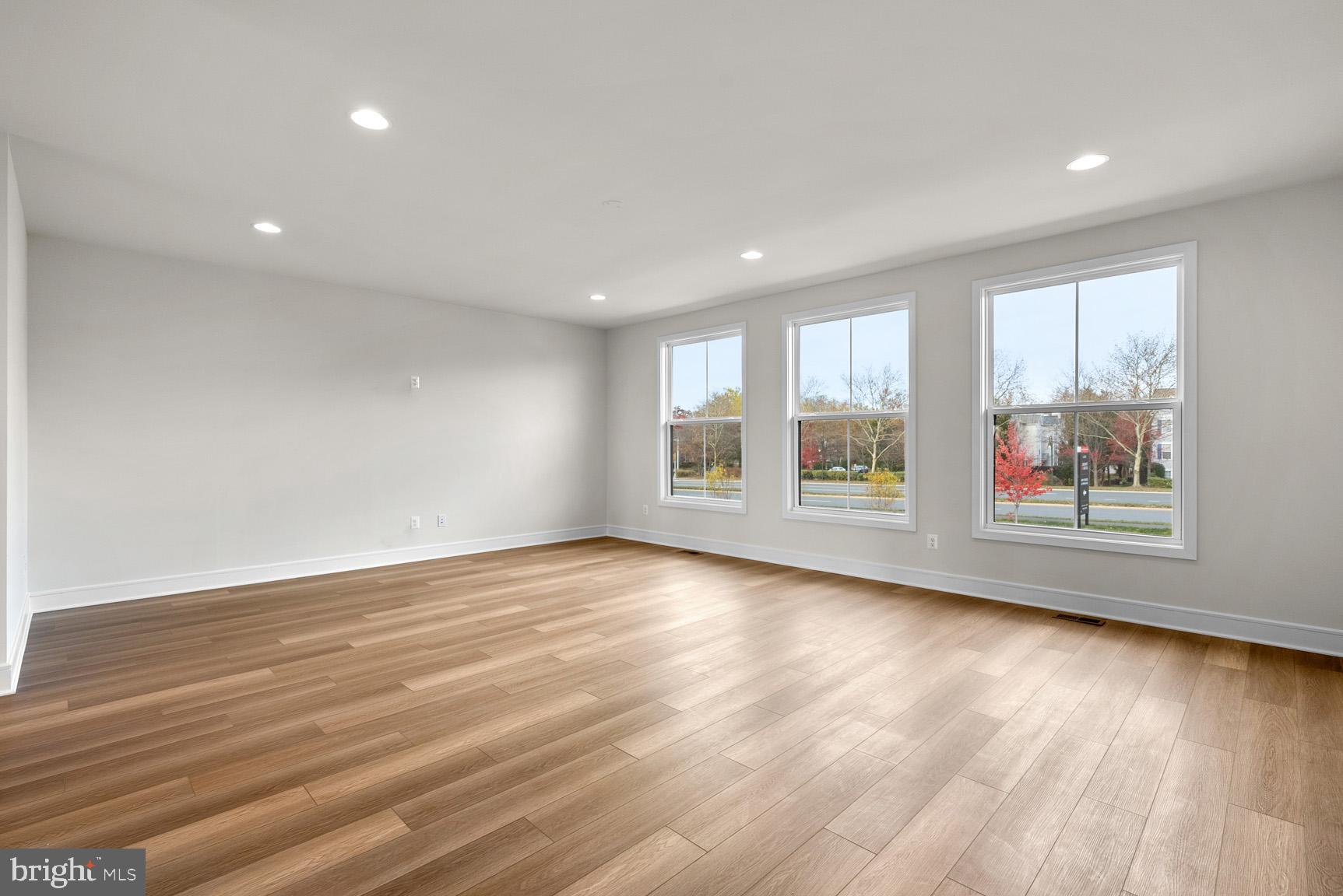 43423 Farringdon SQUARE
