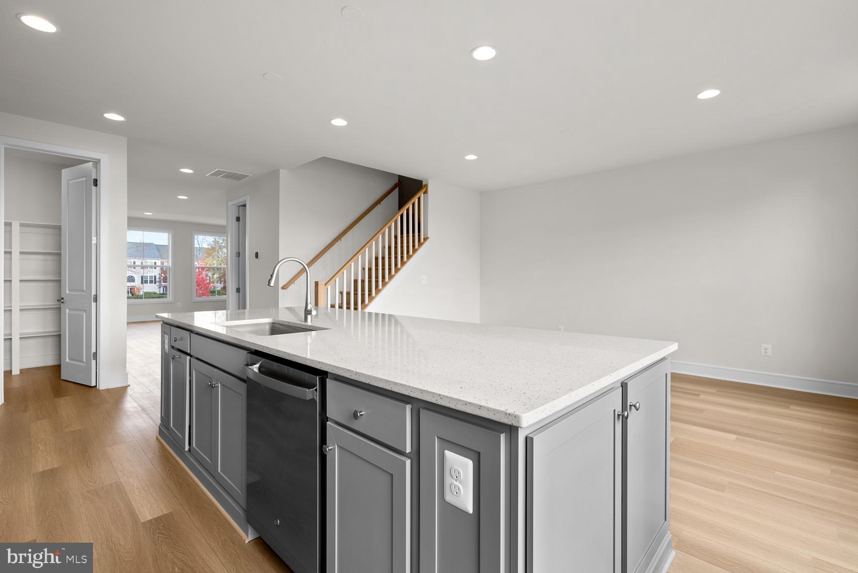 43423 Farringdon SQUARE