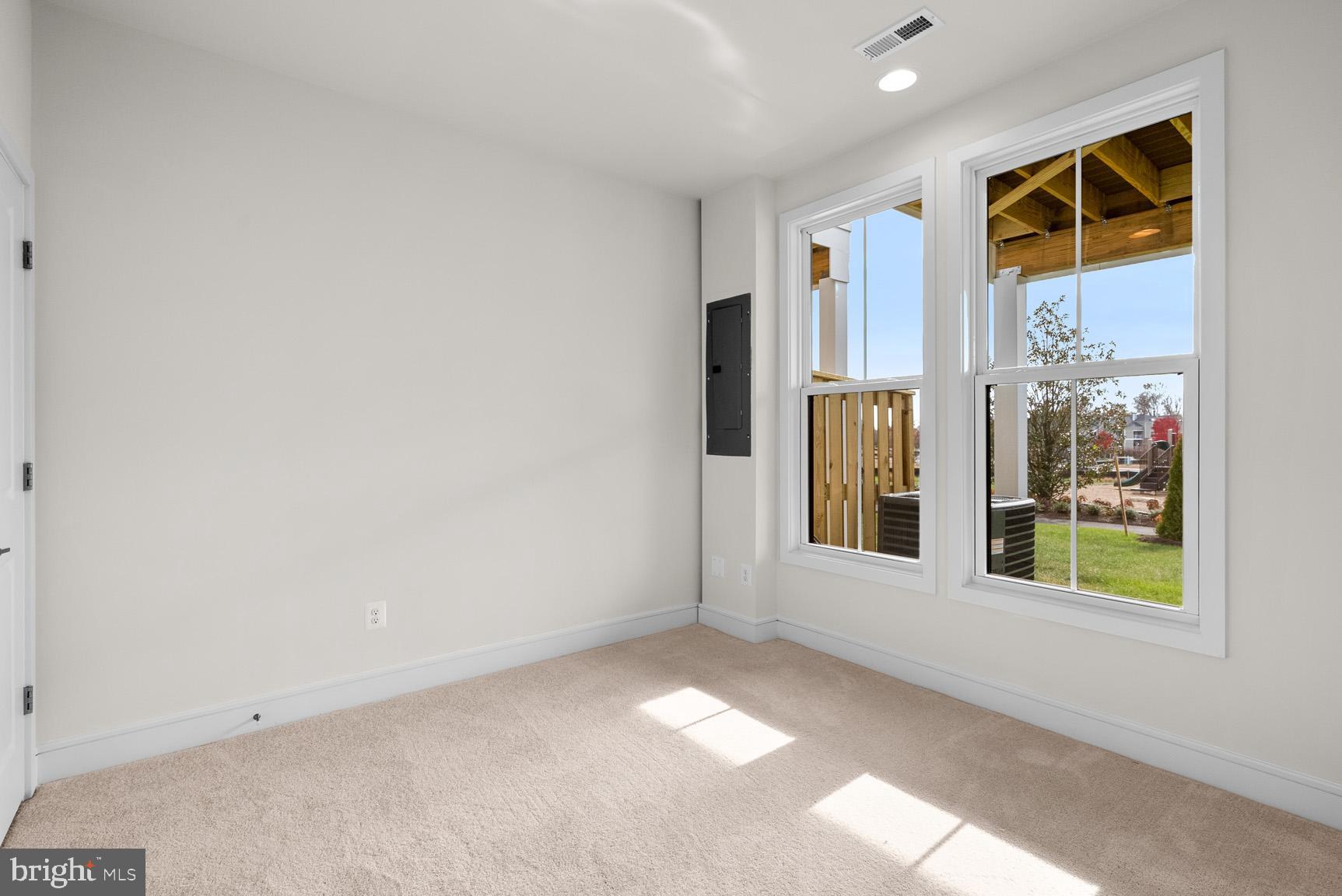 43423 Farringdon SQUARE