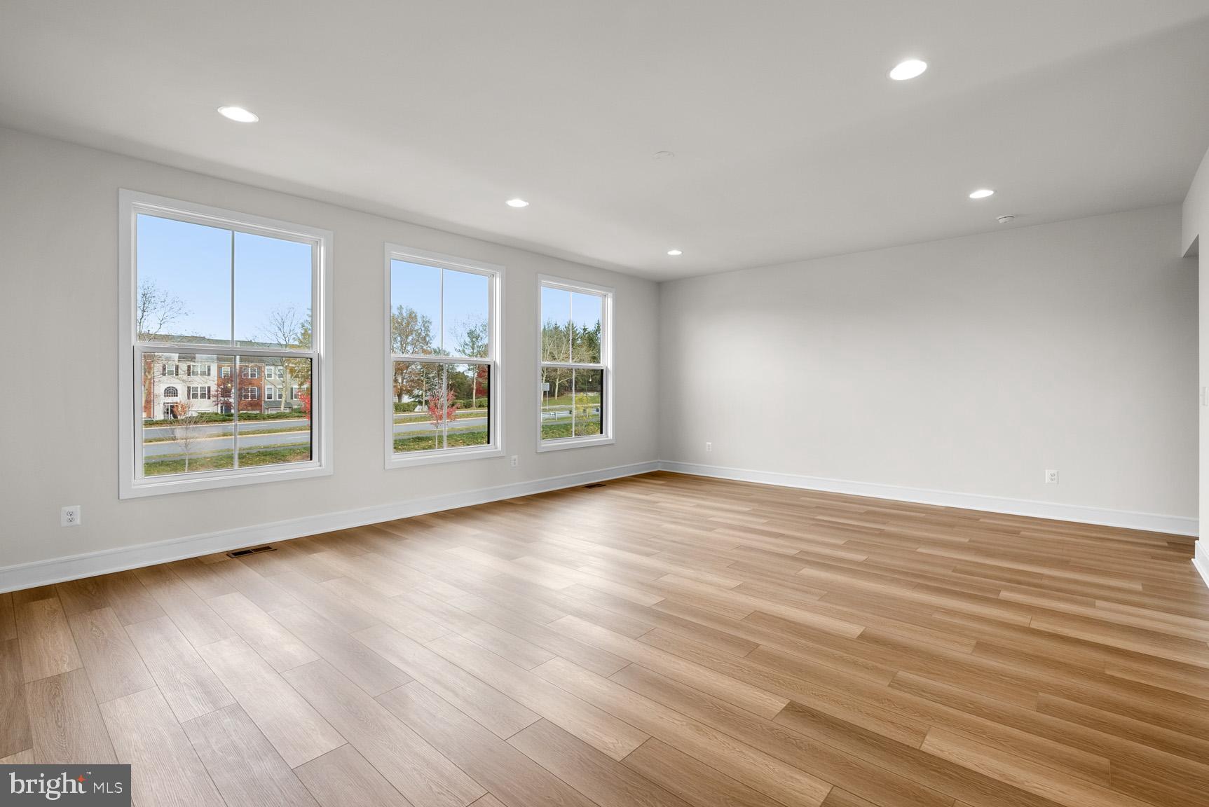 43423 Farringdon SQUARE