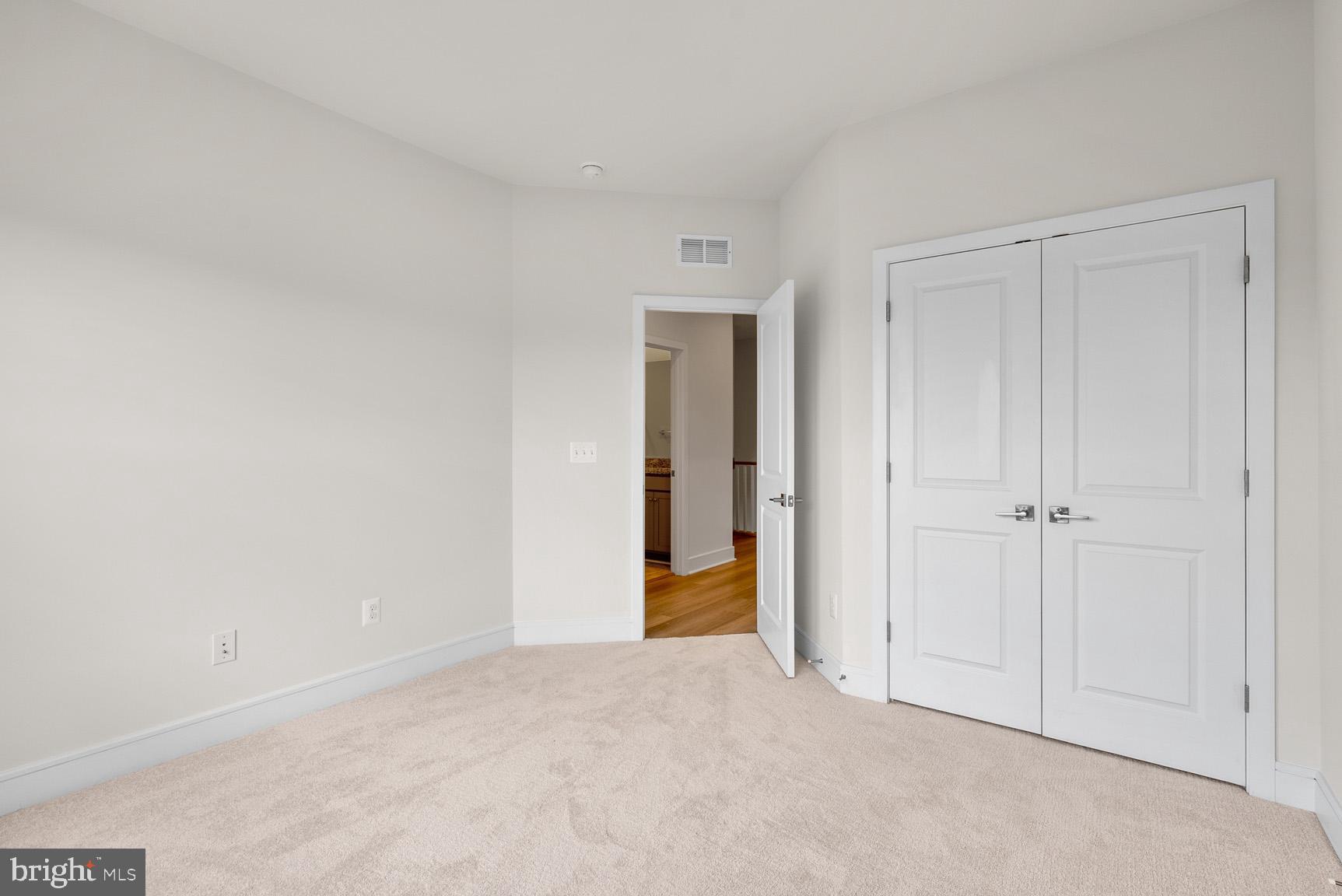 43423 Farringdon SQUARE