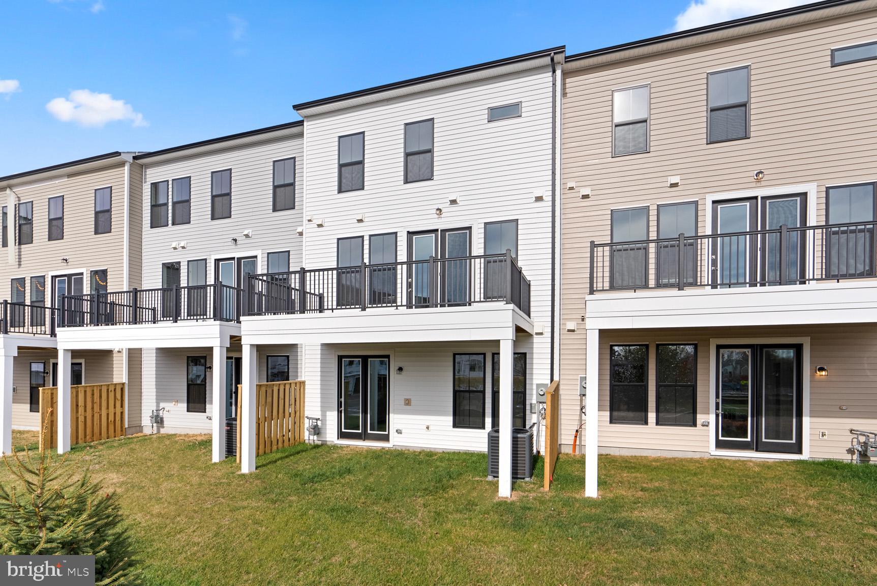 43423 Farringdon SQUARE