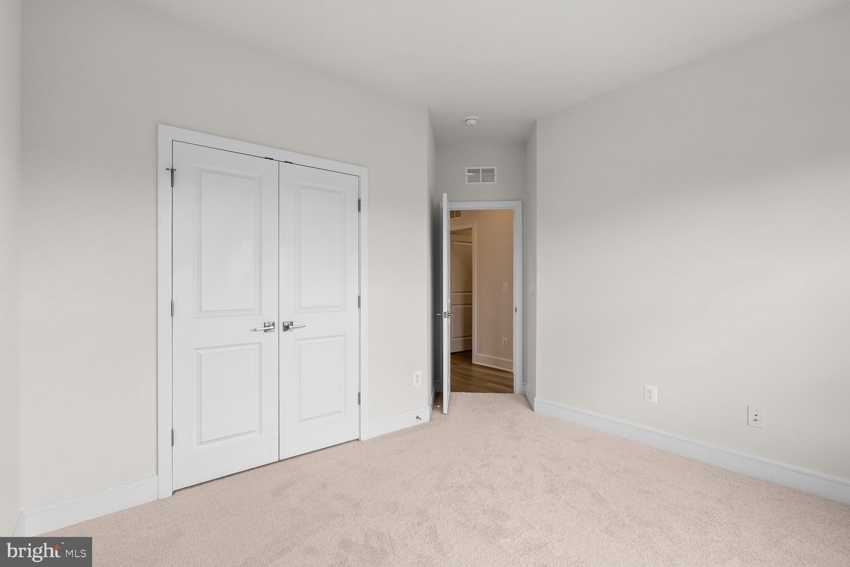 43423 Farringdon SQUARE