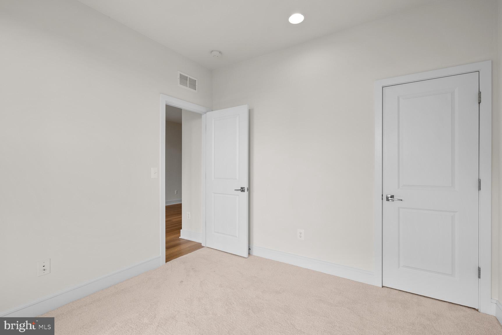 43423 Farringdon SQUARE