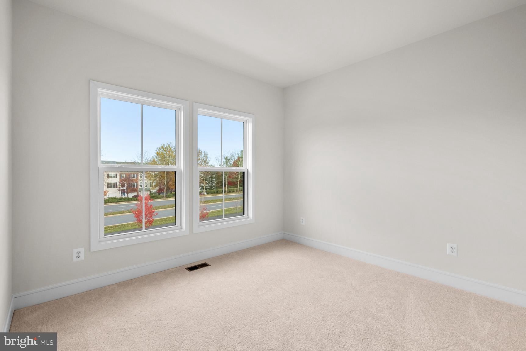 43423 Farringdon SQUARE