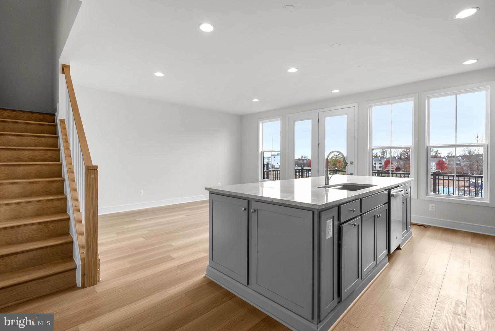 43423 Farringdon SQUARE