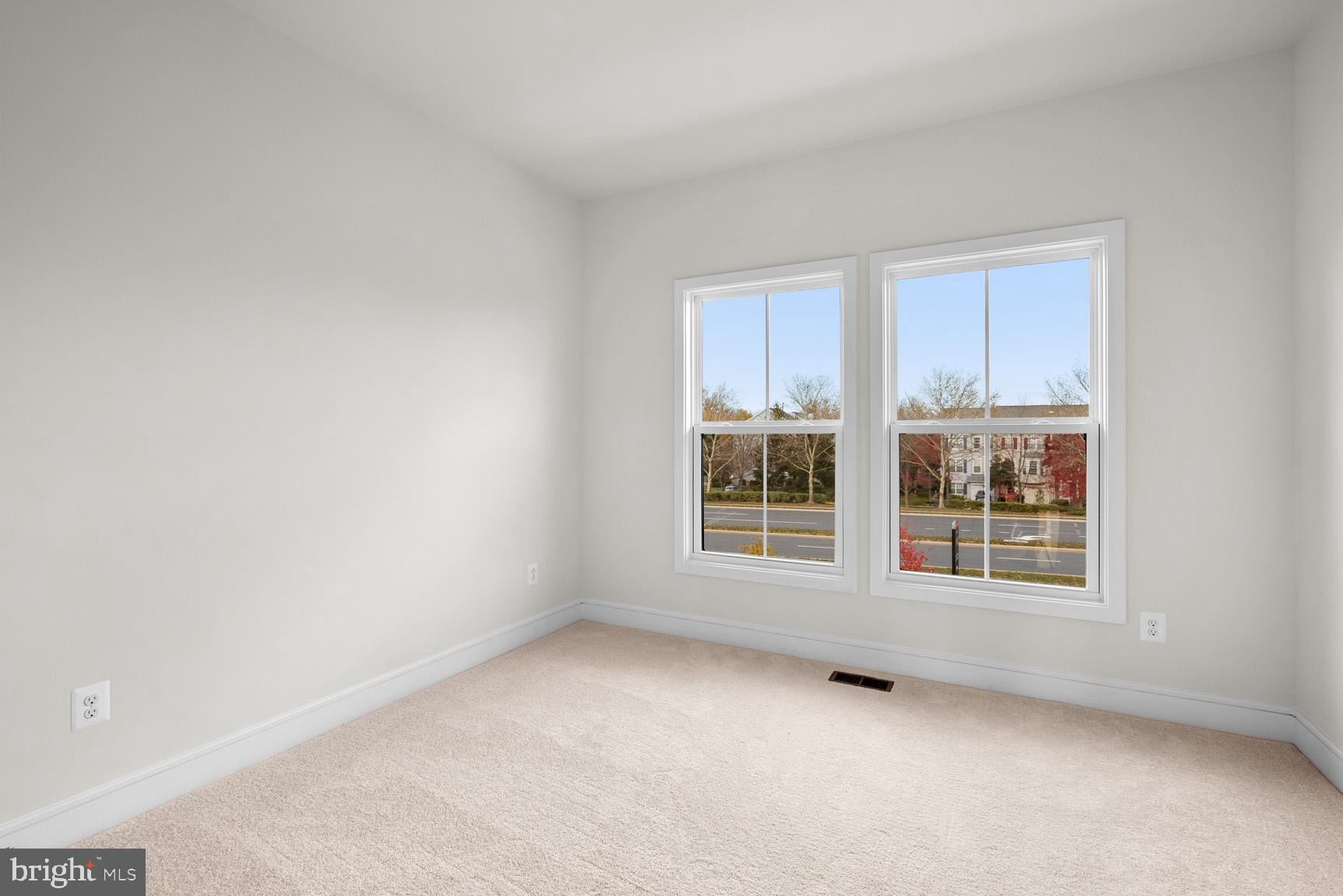 43423 Farringdon SQUARE