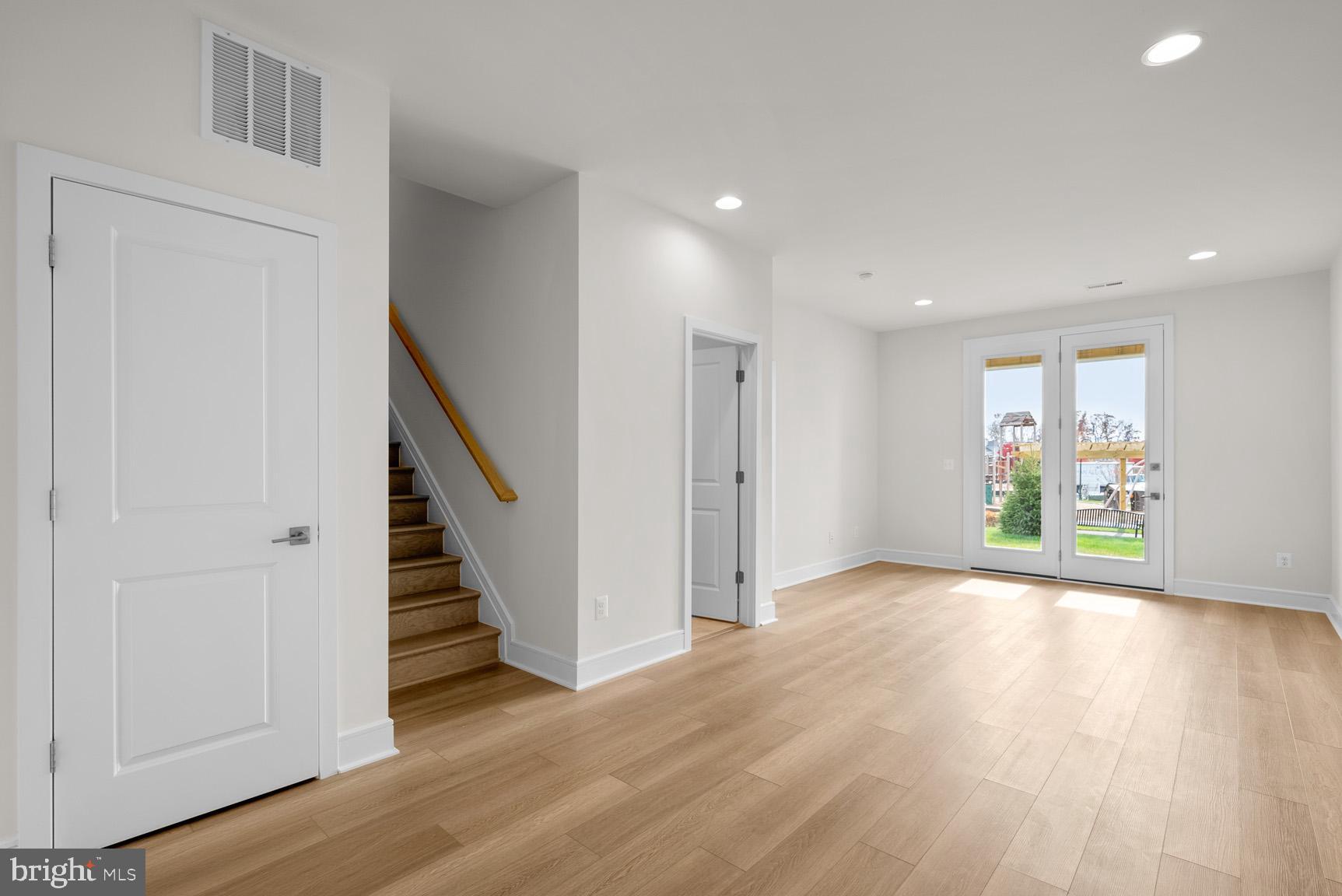 43423 Farringdon SQUARE