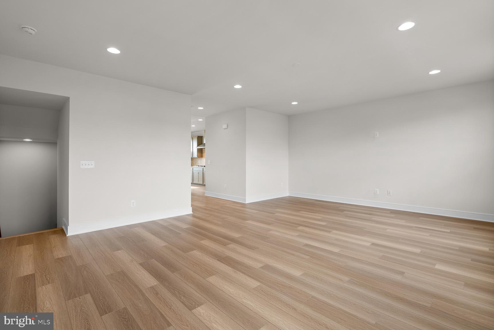 43423 Farringdon SQUARE