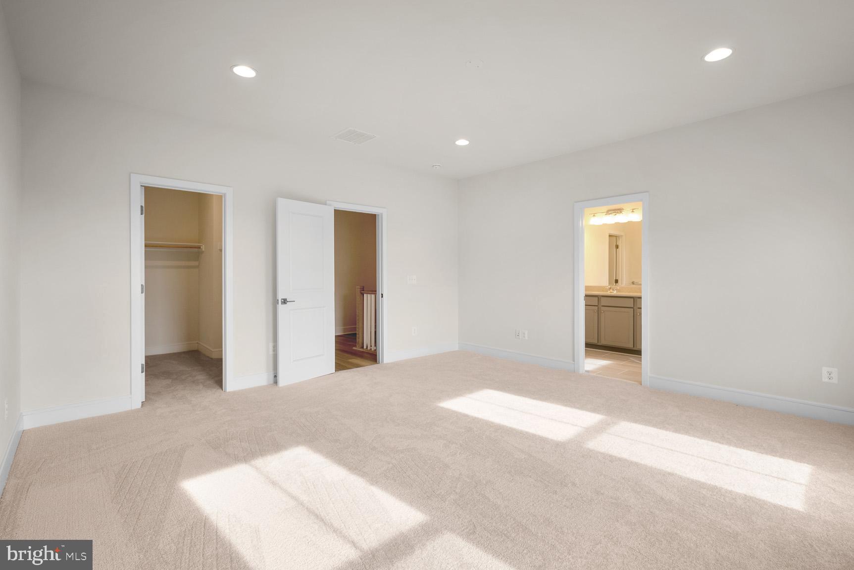 43423 Farringdon SQUARE