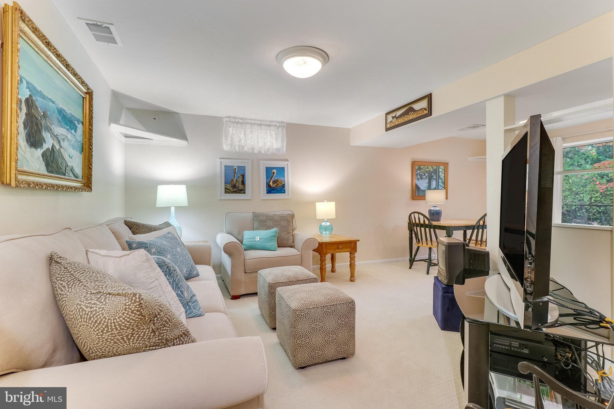210 Pin Oak COURT