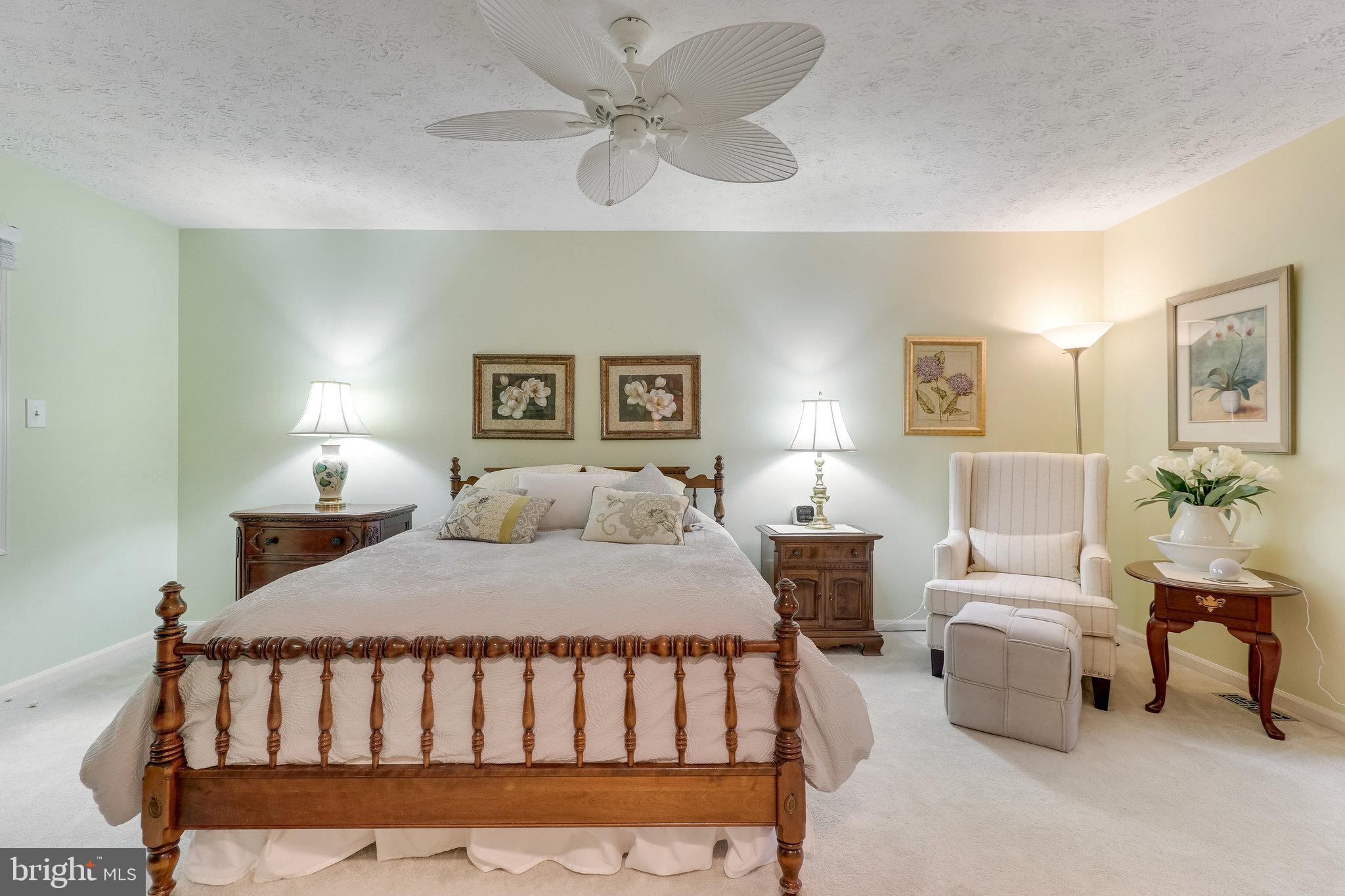 210 Pin Oak COURT