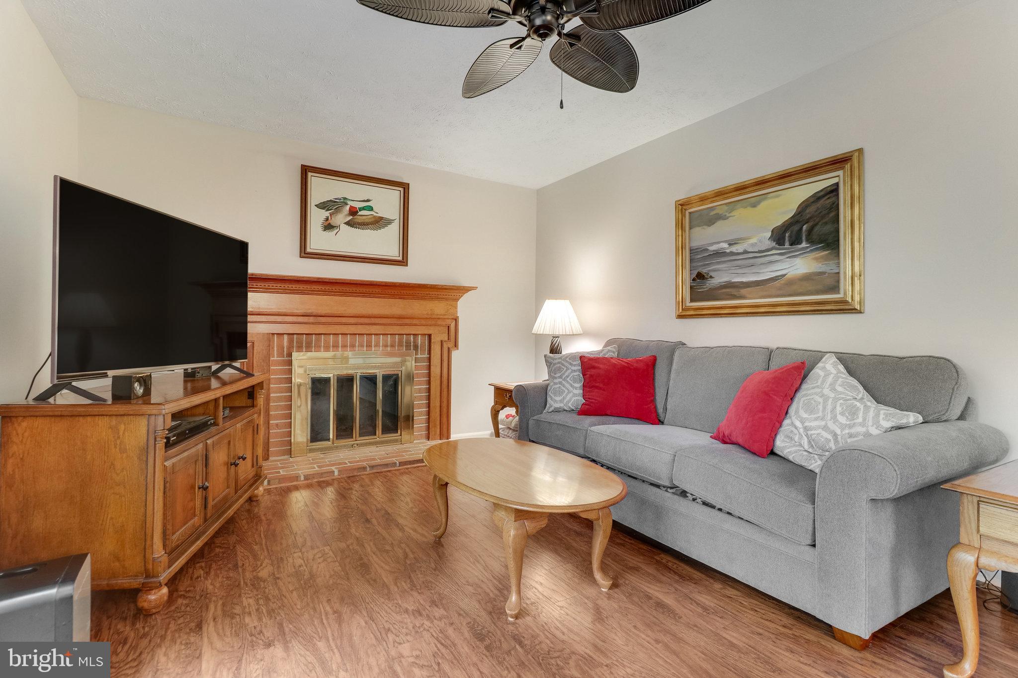 210 Pin Oak COURT