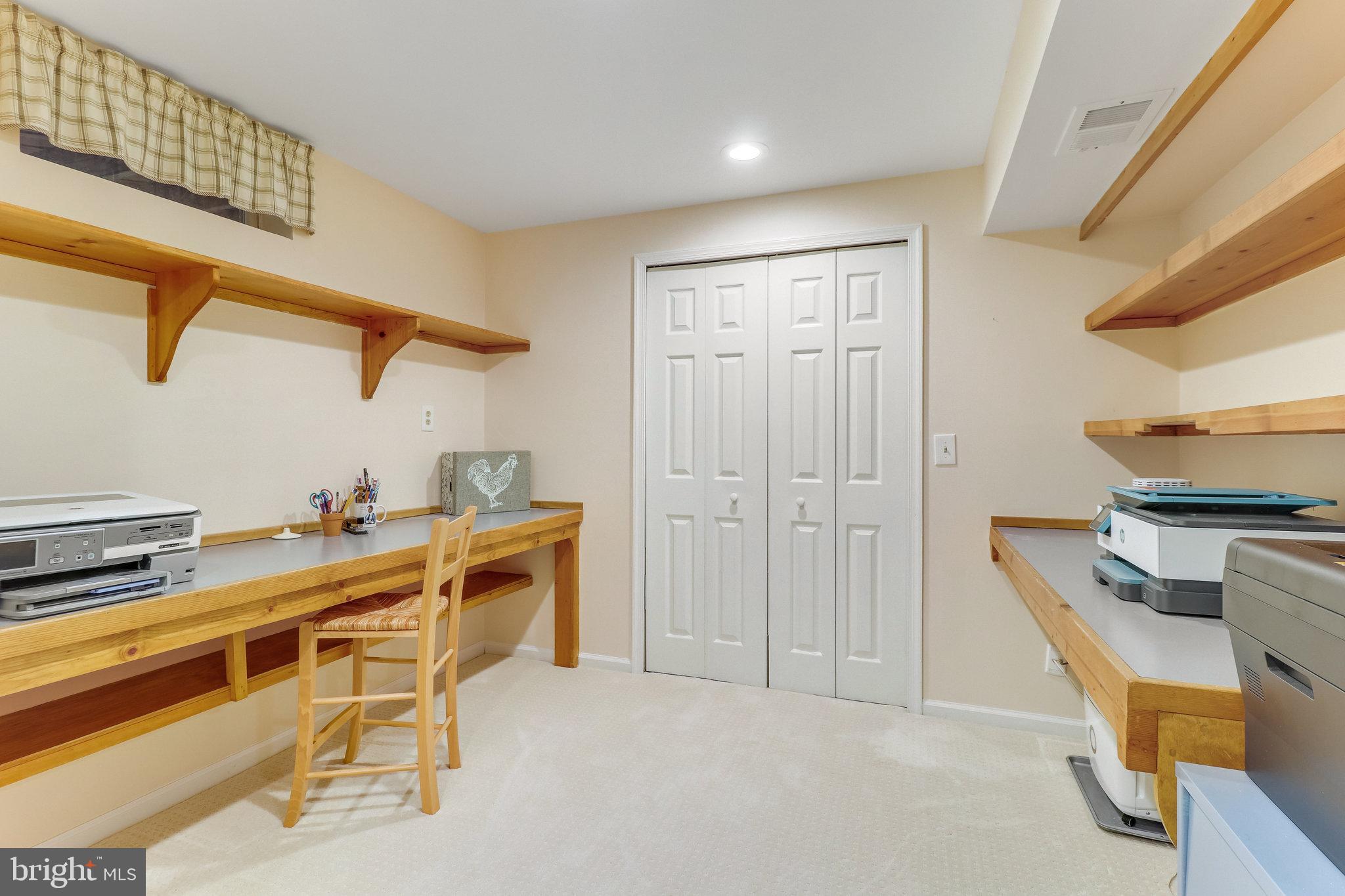 210 Pin Oak COURT
