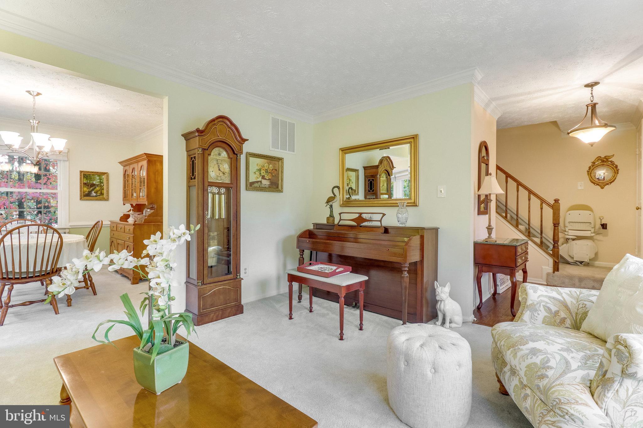 210 Pin Oak COURT