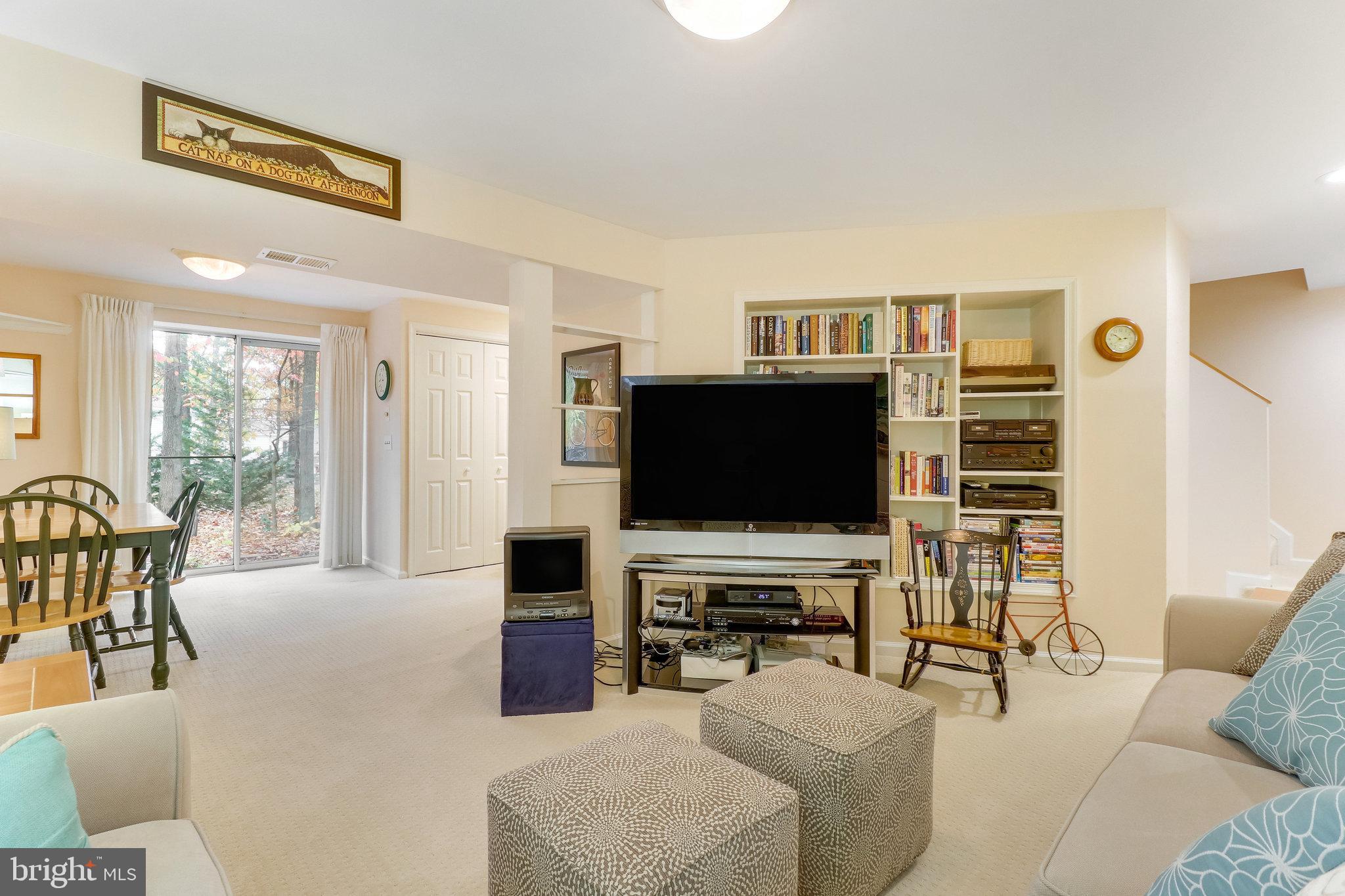 210 Pin Oak COURT