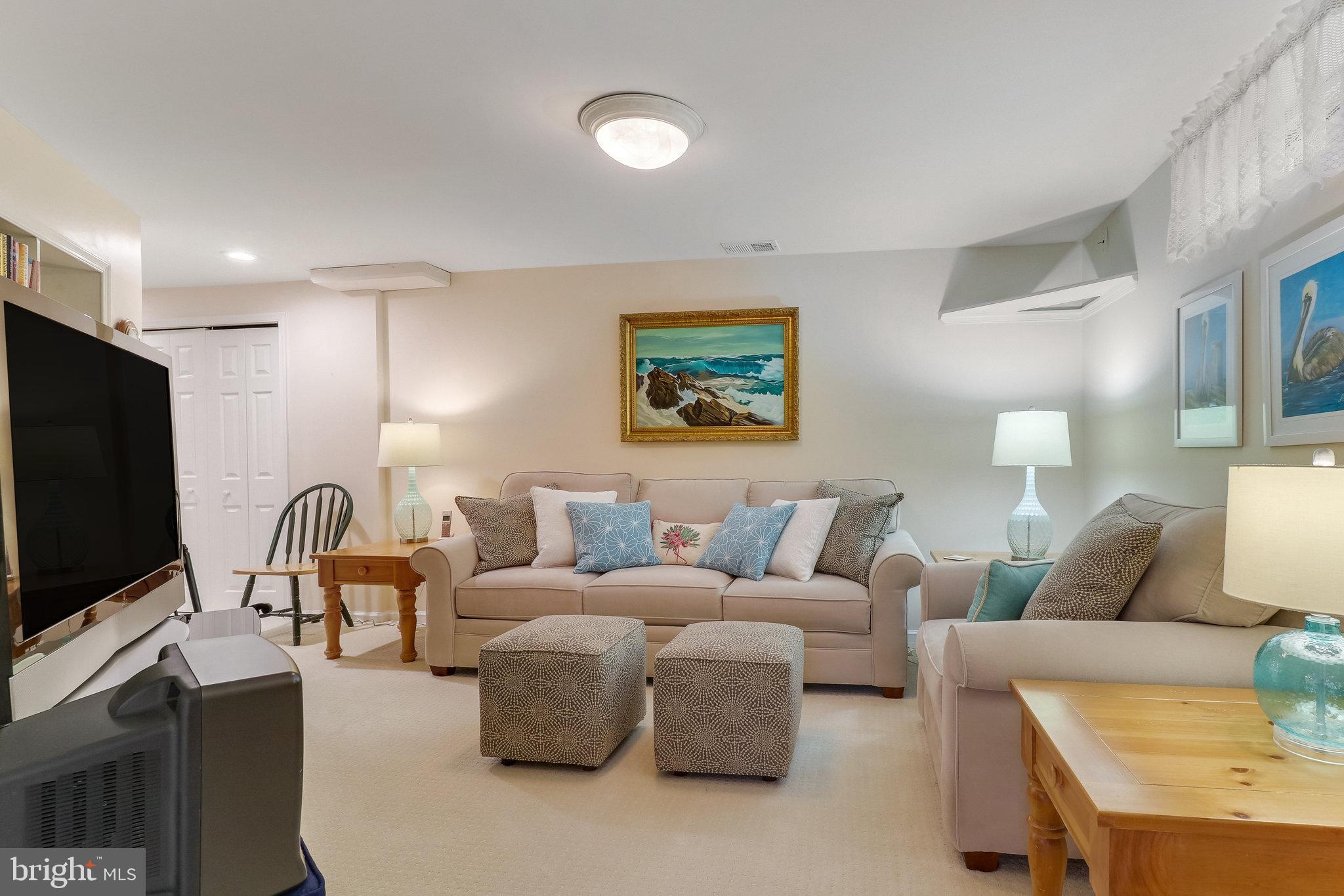210 Pin Oak COURT