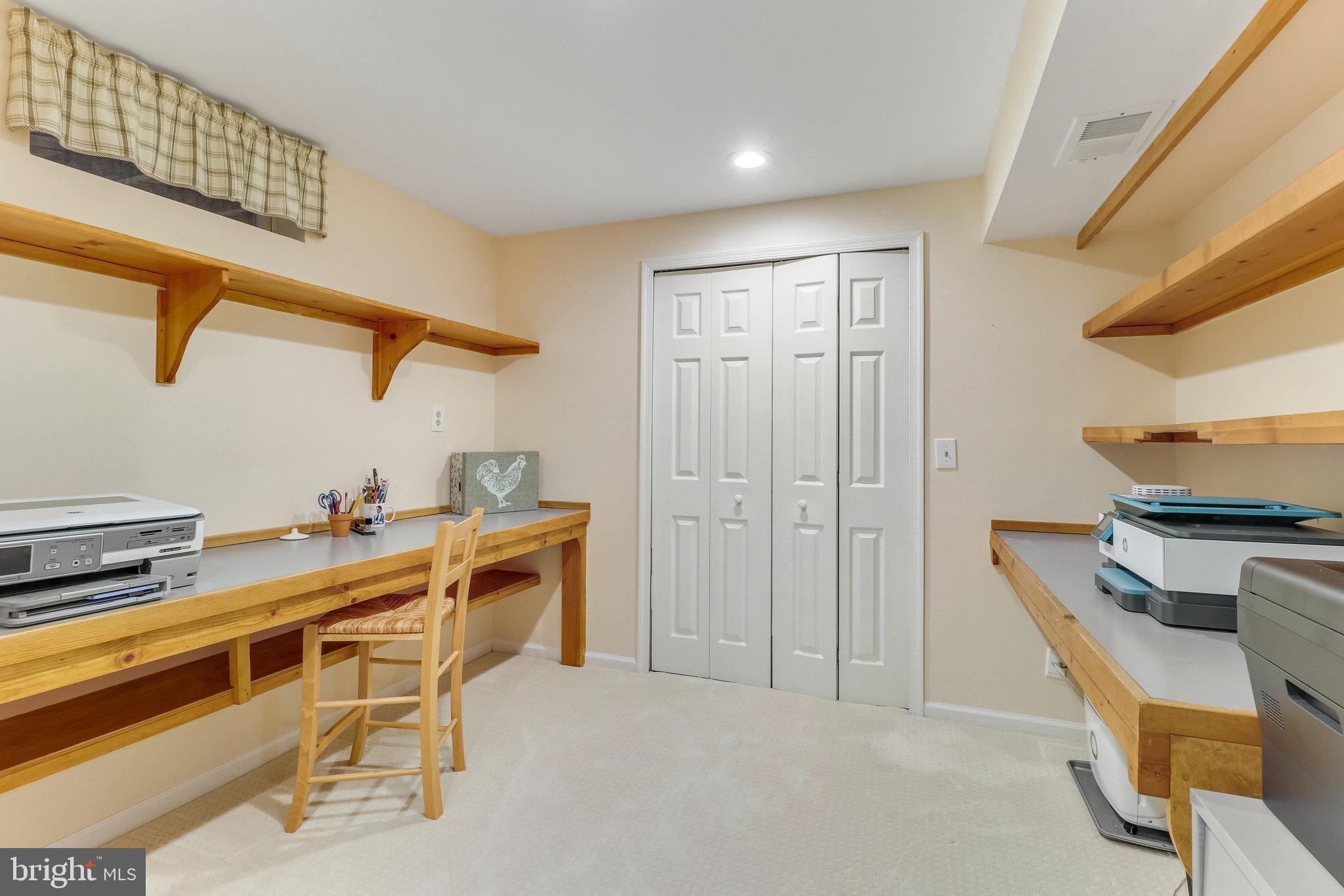 210 Pin Oak COURT