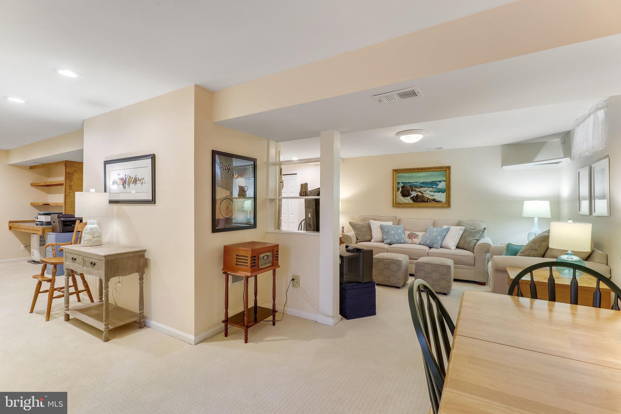 210 Pin Oak COURT