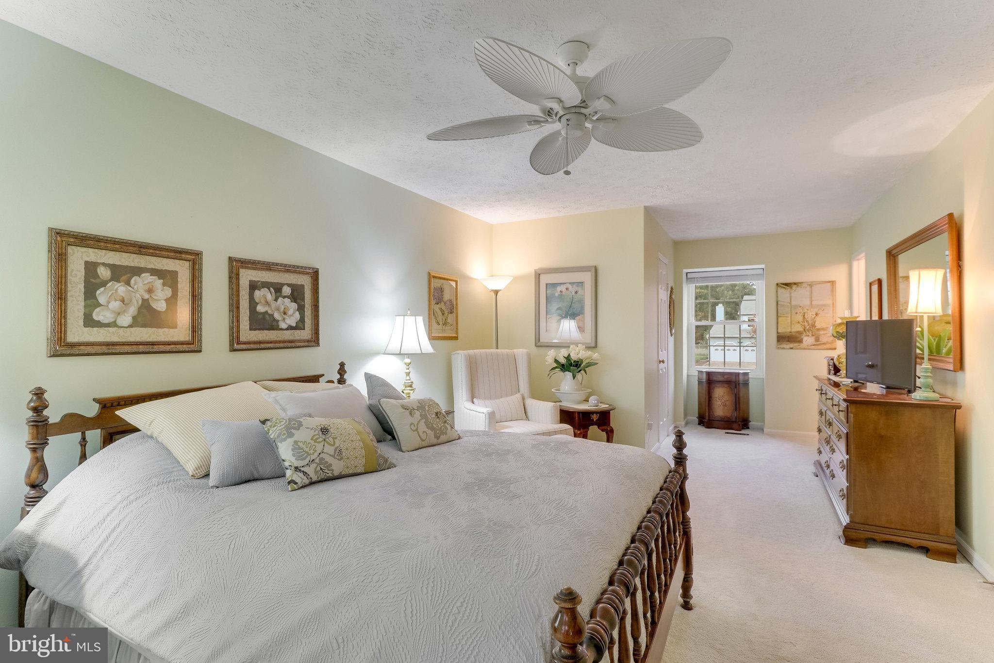 210 Pin Oak COURT