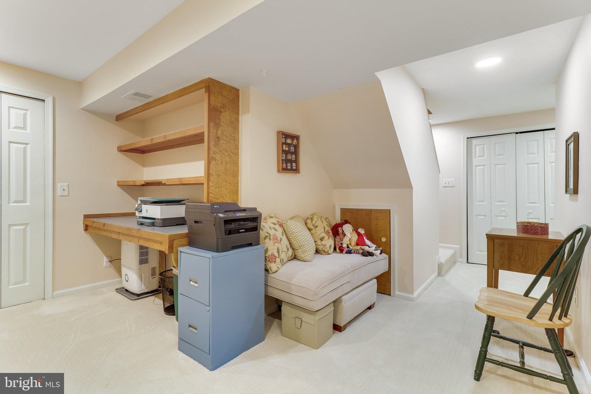 210 Pin Oak COURT