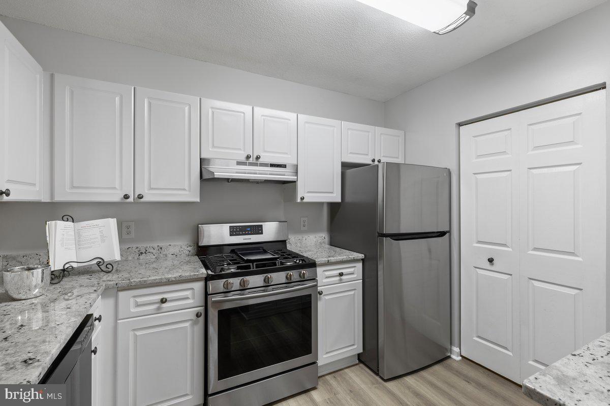 20313 Beechwood TERRACE Unit: 200