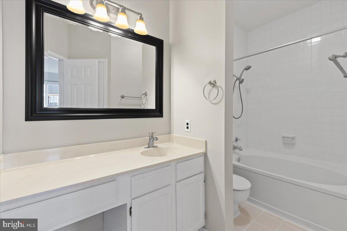 672 Gateway DRIVE SE Unit: 606