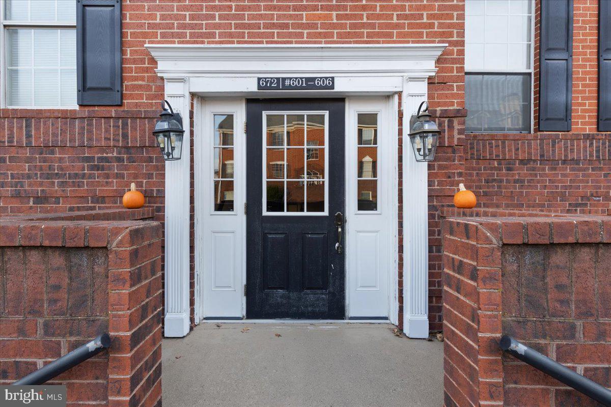 672 Gateway DRIVE SE Unit: 606