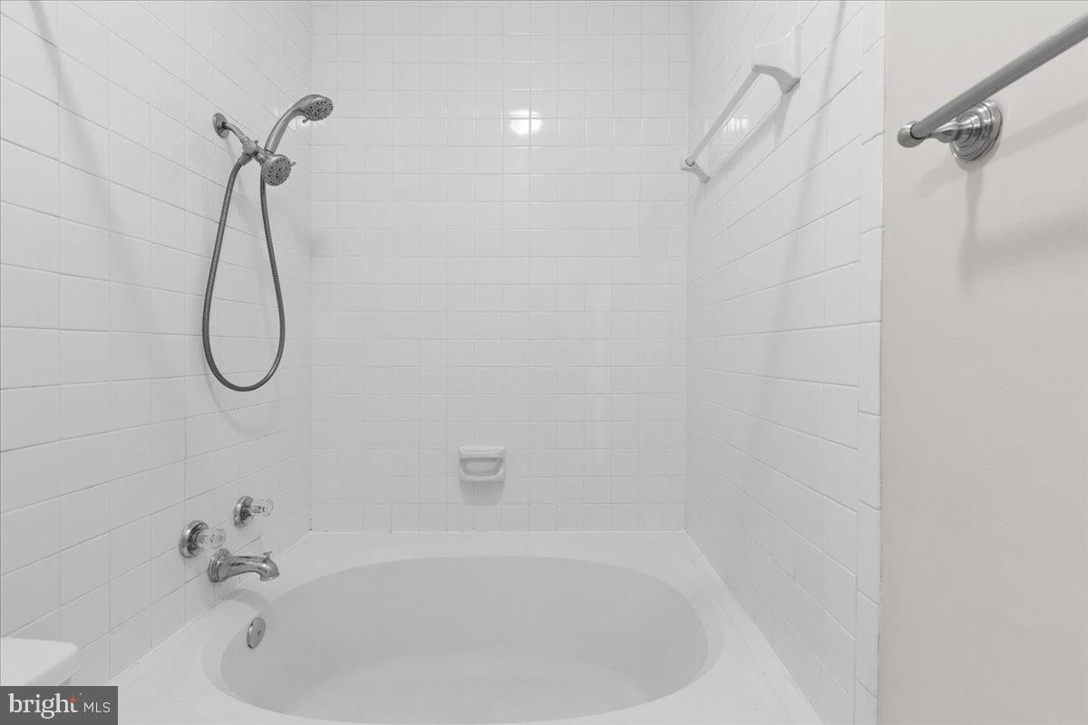 672 Gateway DRIVE SE Unit: 606