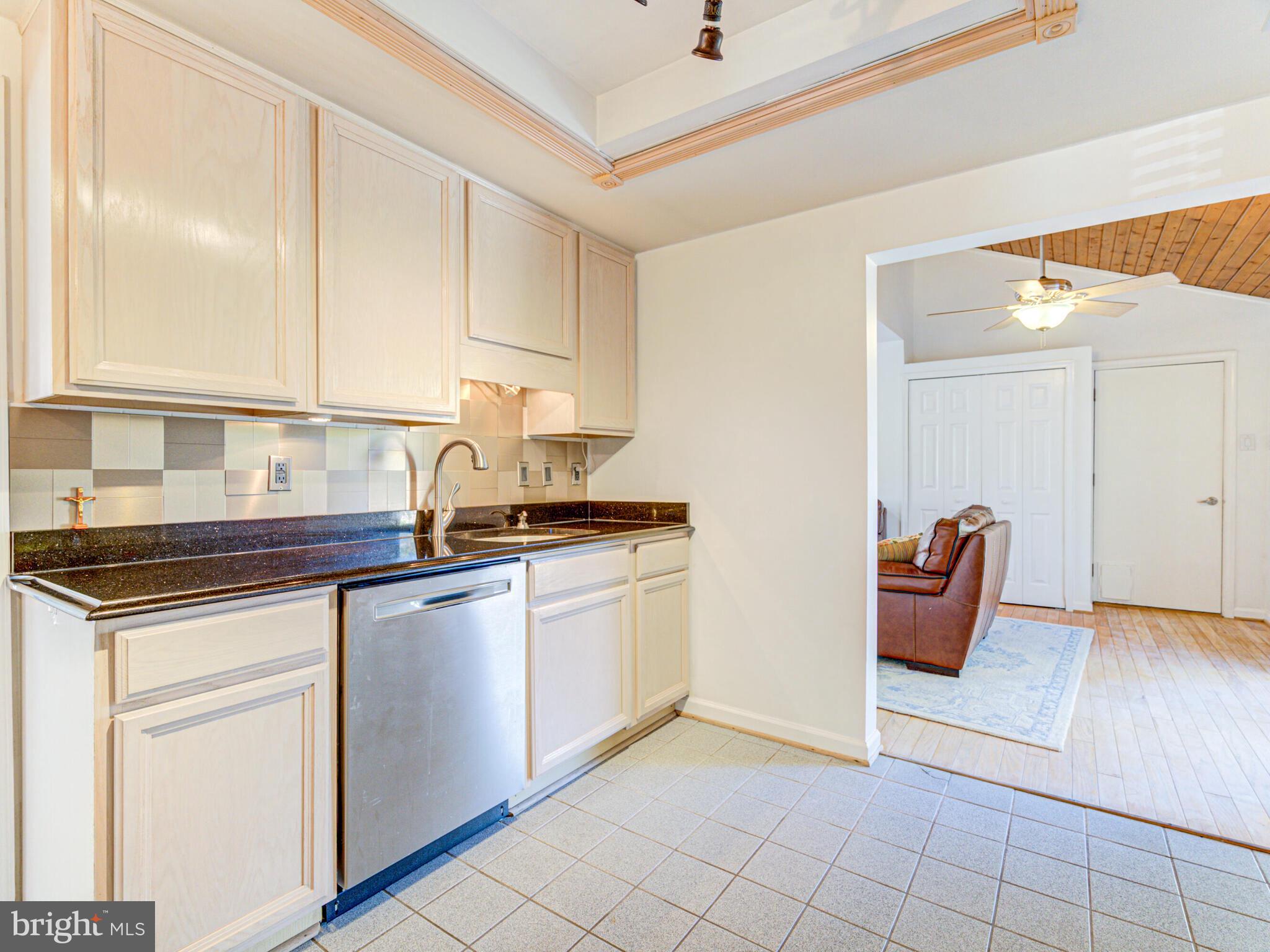 216 Hillsdale DRIVE