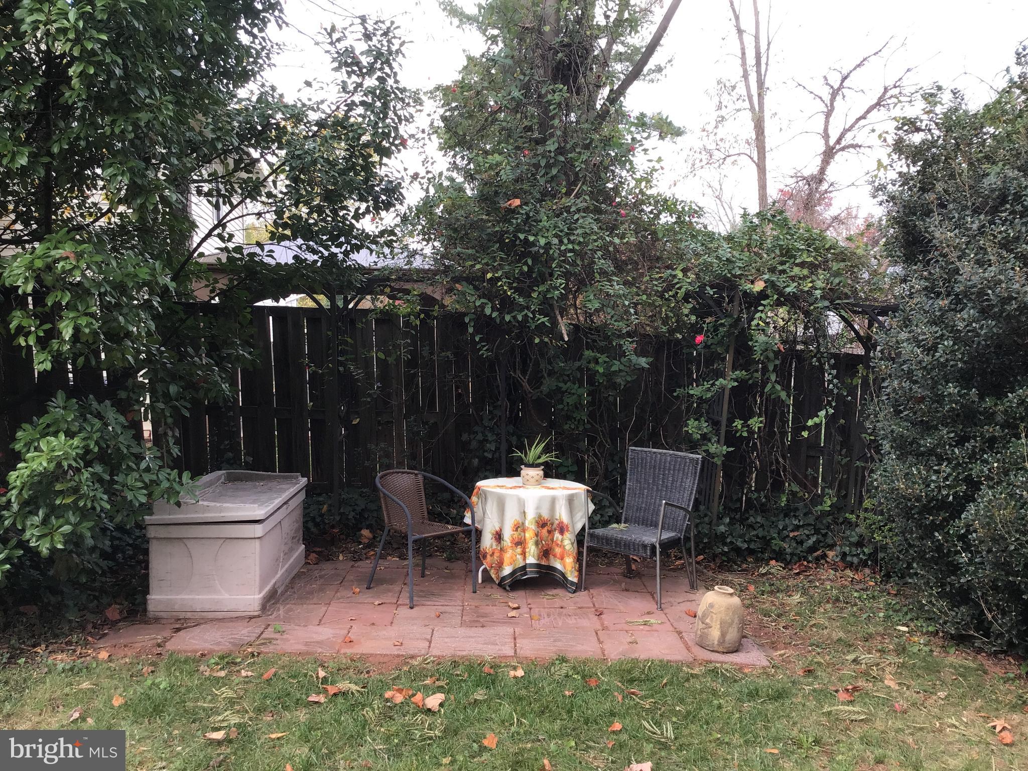 216 Hillsdale DRIVE