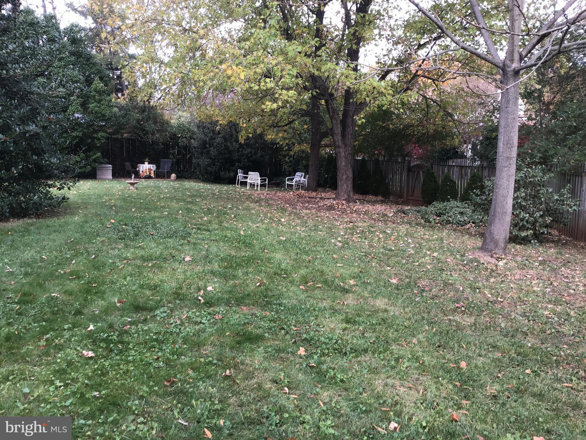 216 Hillsdale DRIVE
