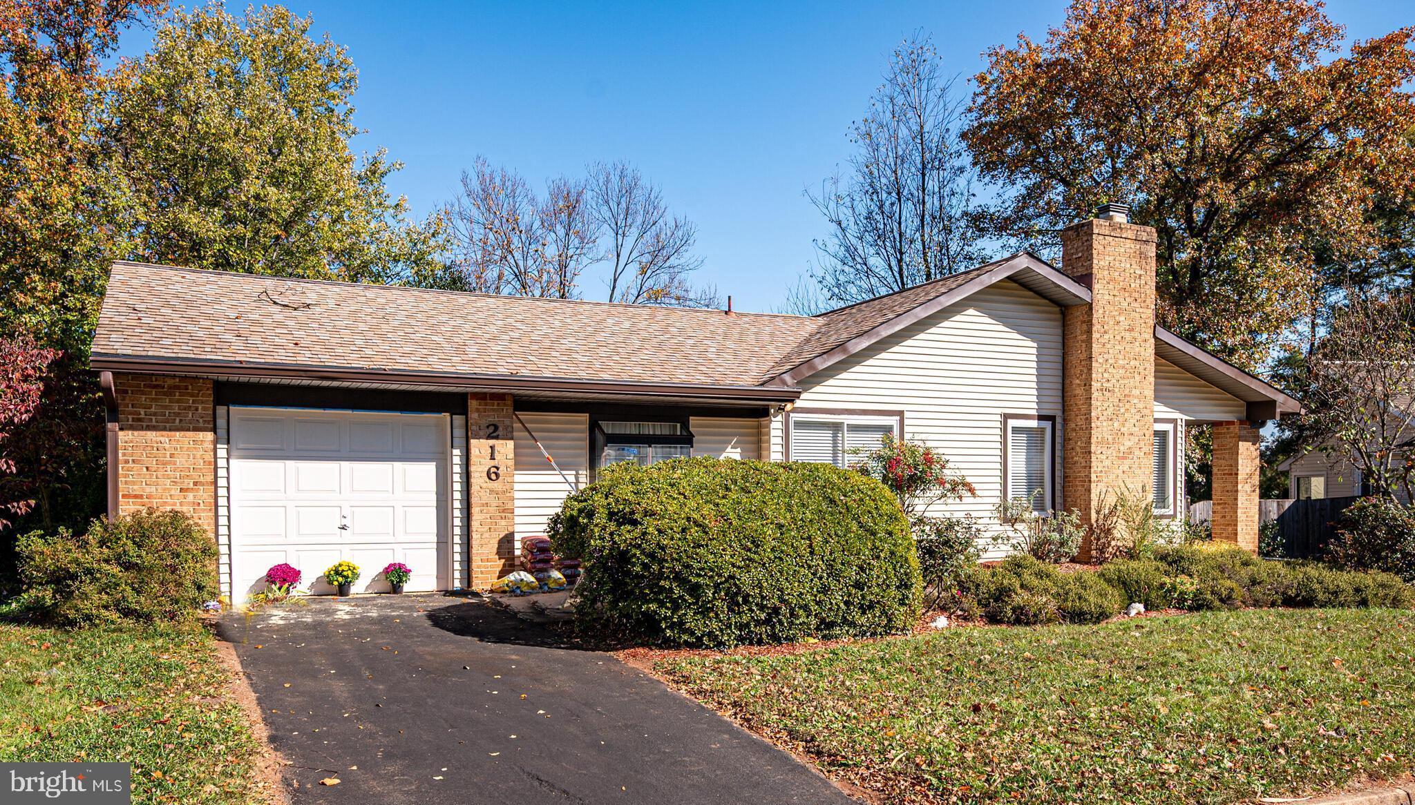 216 Hillsdale DRIVE