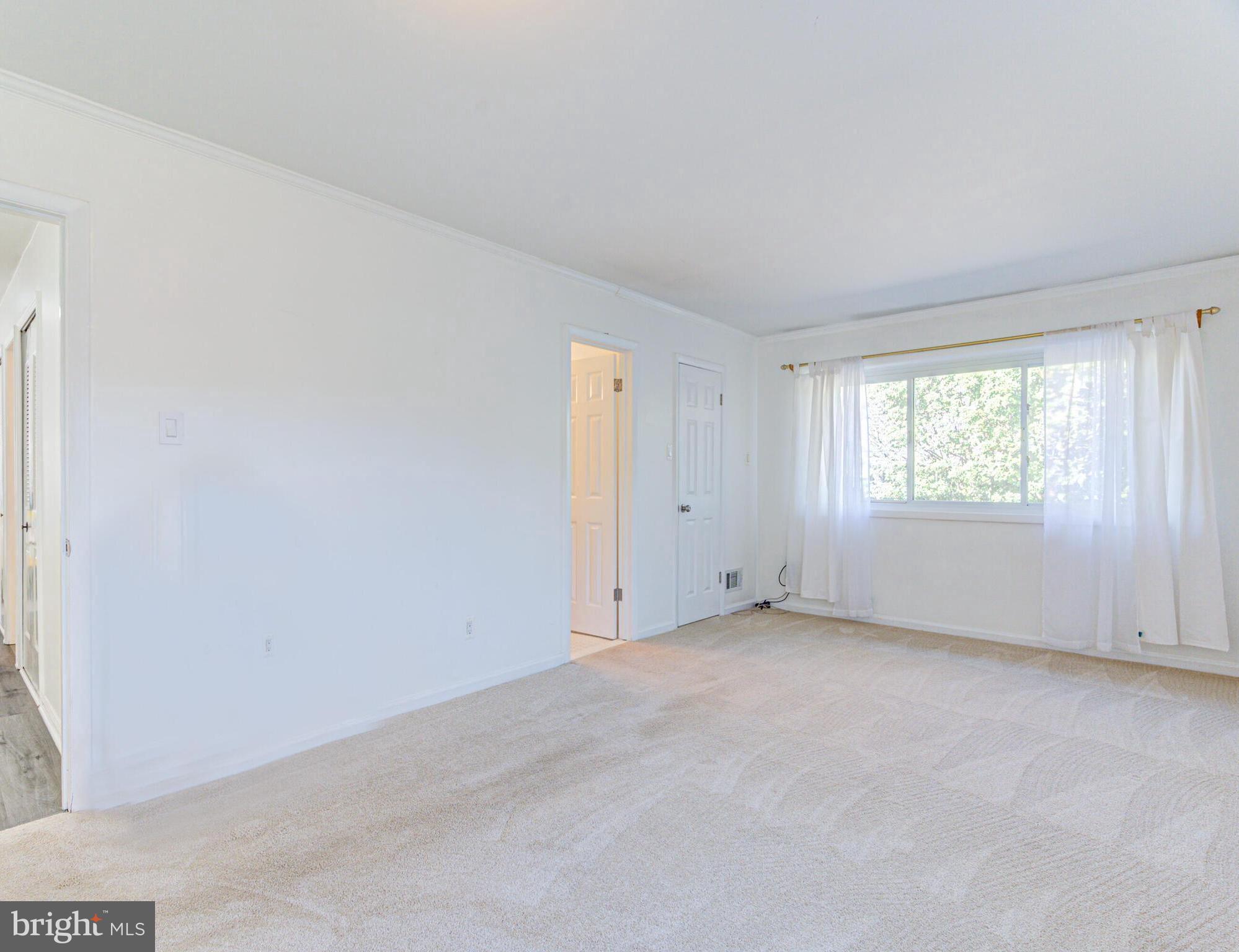 216 Hillsdale DRIVE