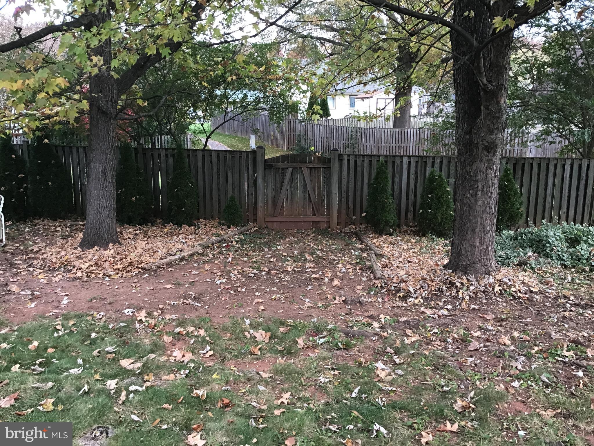 216 Hillsdale DRIVE